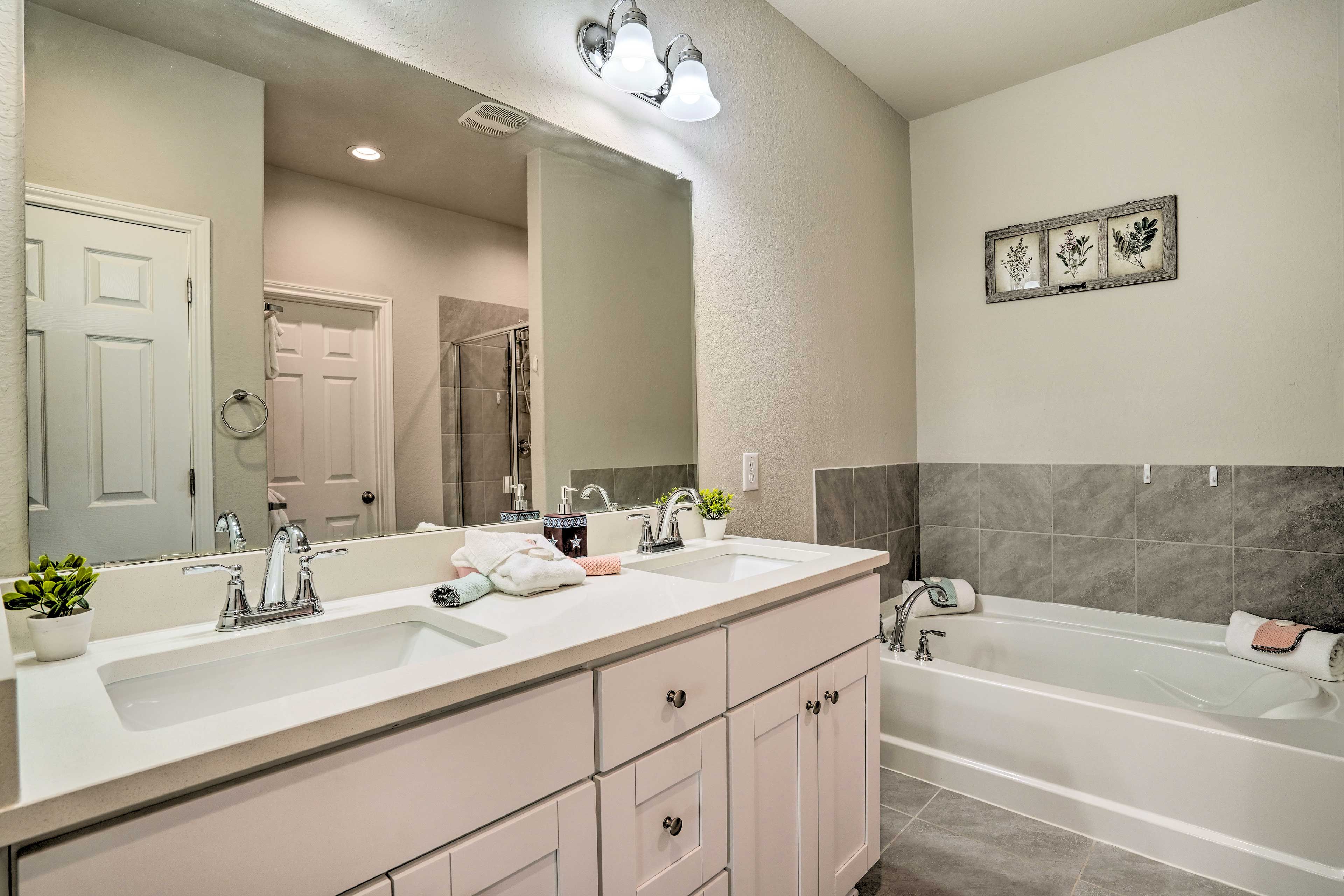 En-Suite Bathroom | Complimentary Toiletries