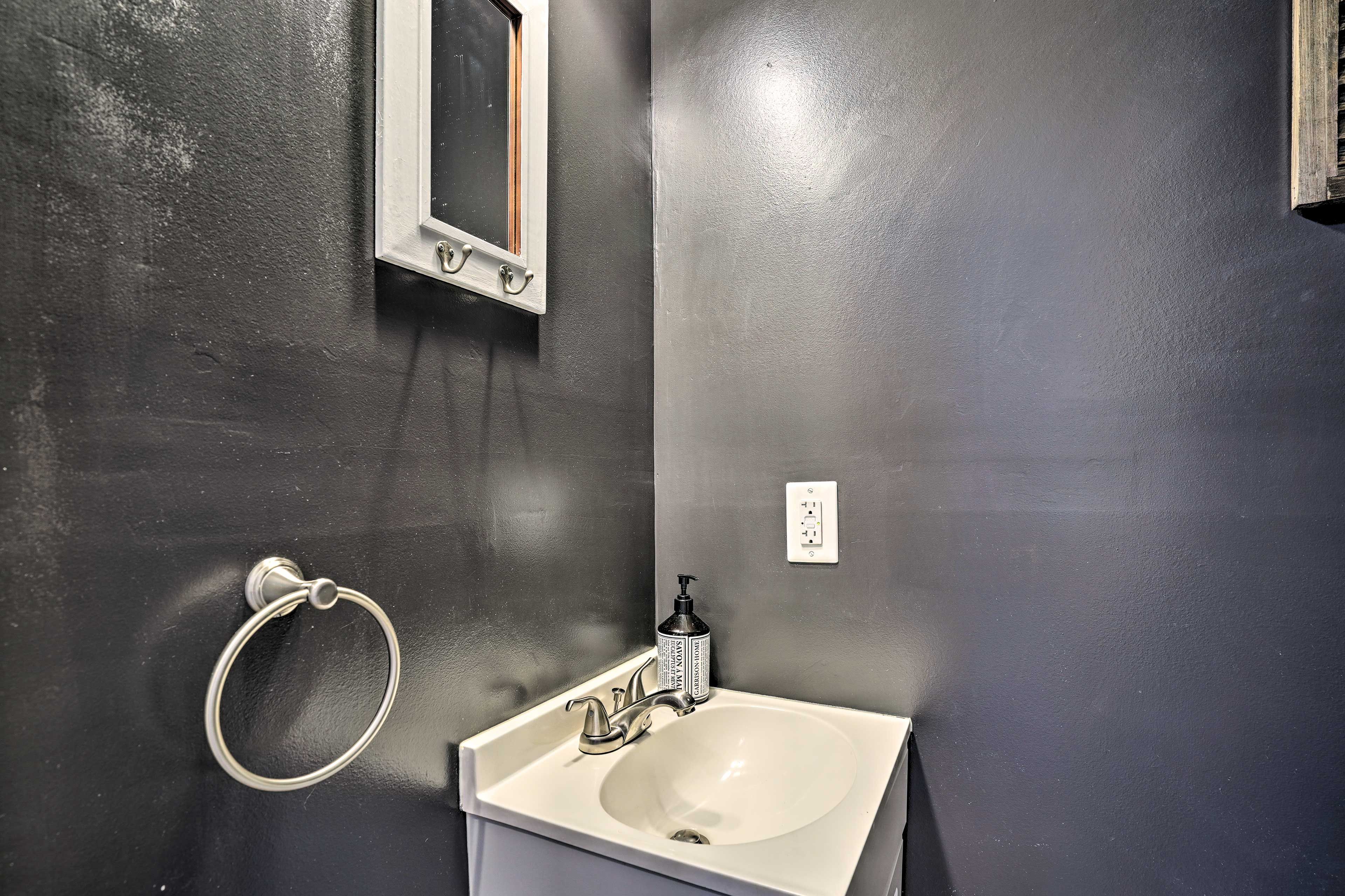 Half Bath | Towels Provided