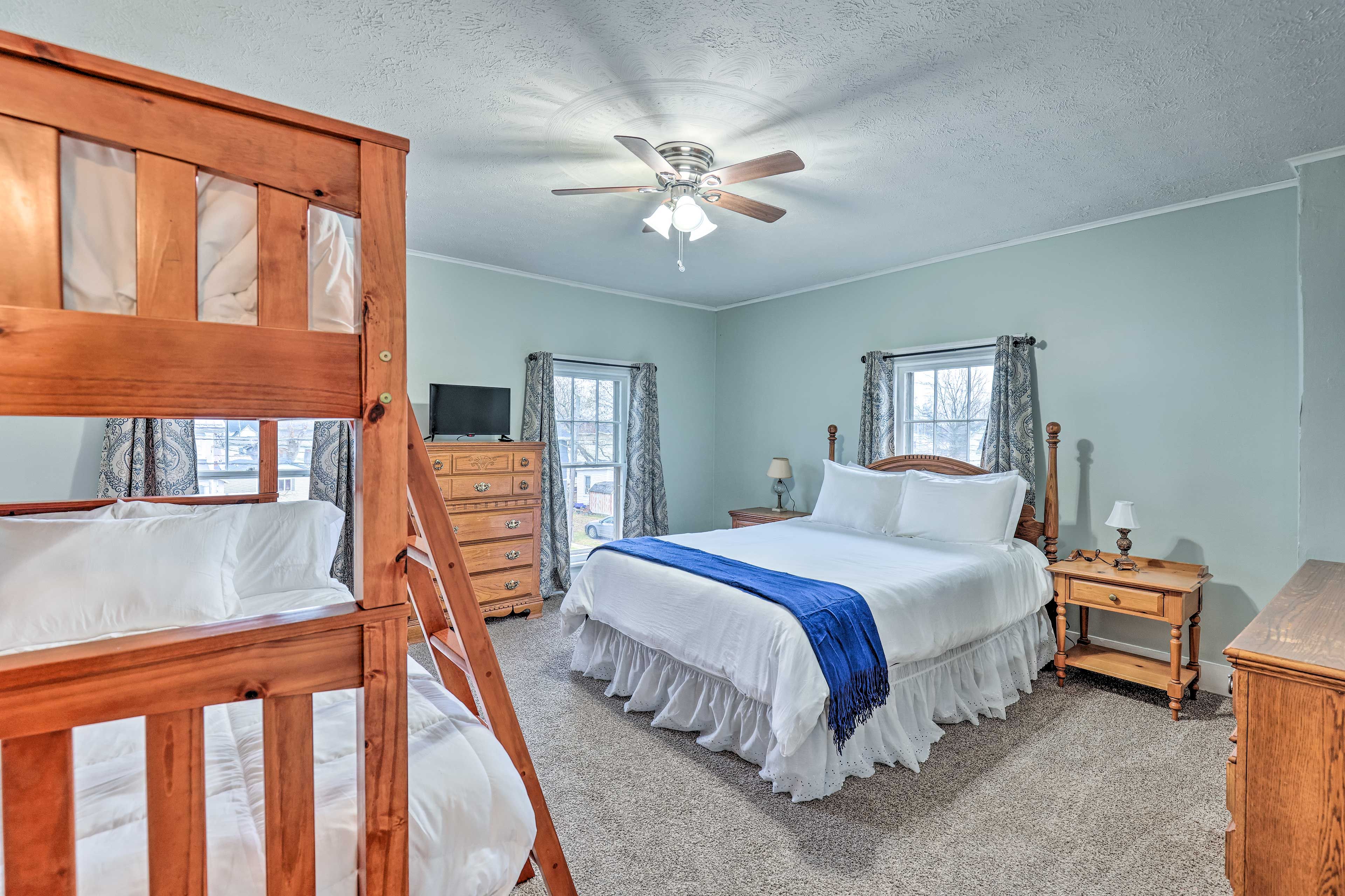 Bedroom 4 | Queen Bed | Twin/Full Bunk Bed | Smart TV