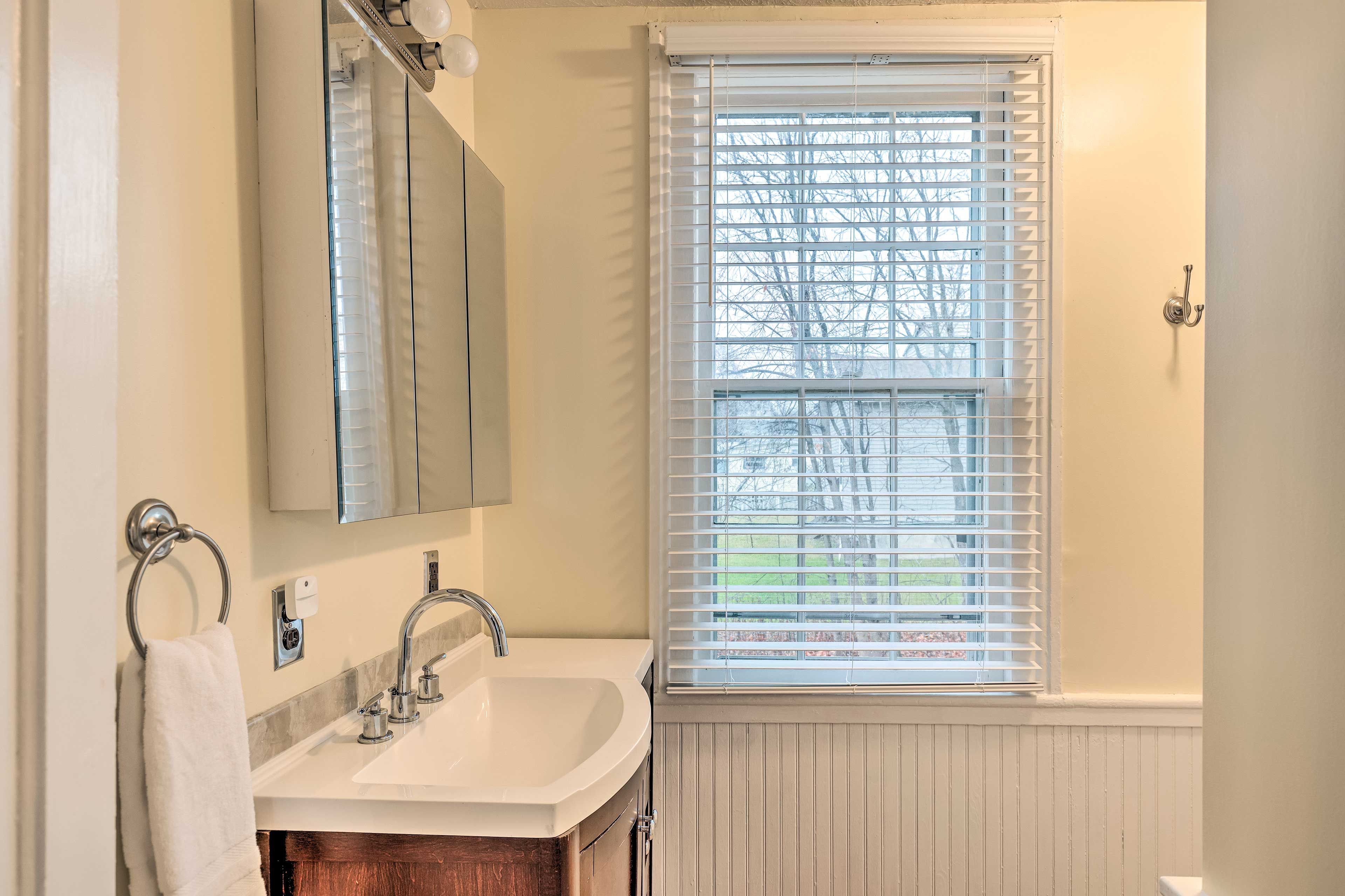 Full Bathroom | Hair Dryer | Iron & Board