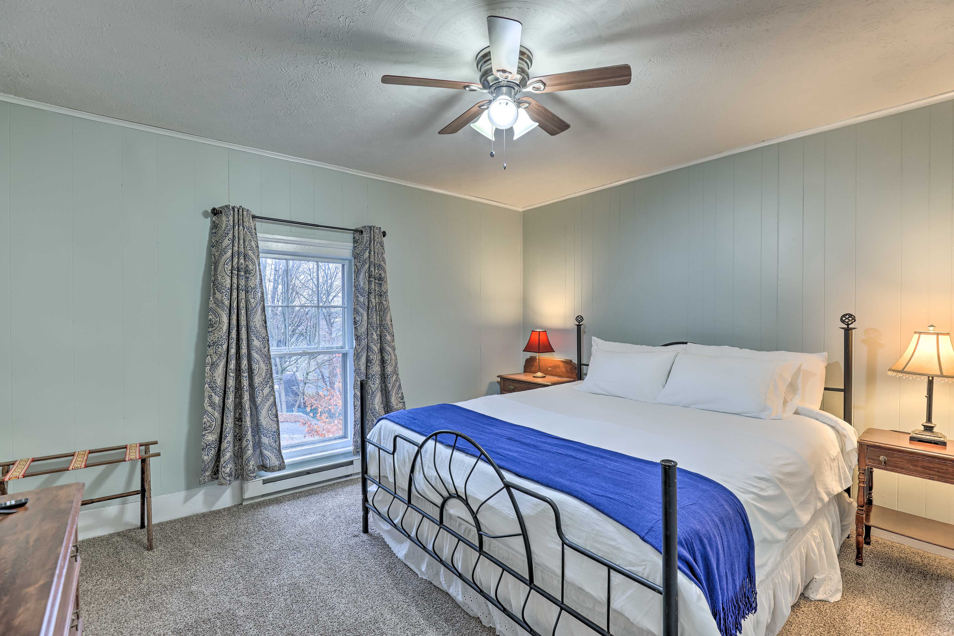 Bedroom 2 | King Bed | Smart TV