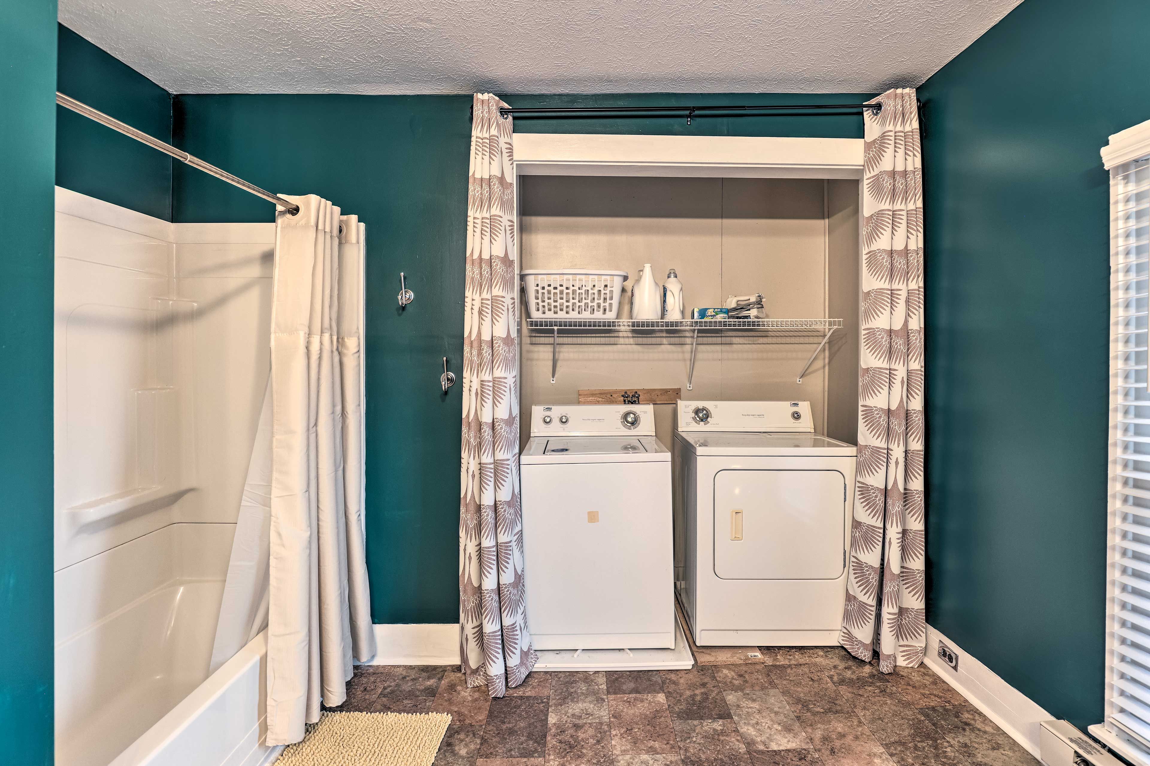 Full Bathroom | Towels Provided | Complimentary Toiletries
