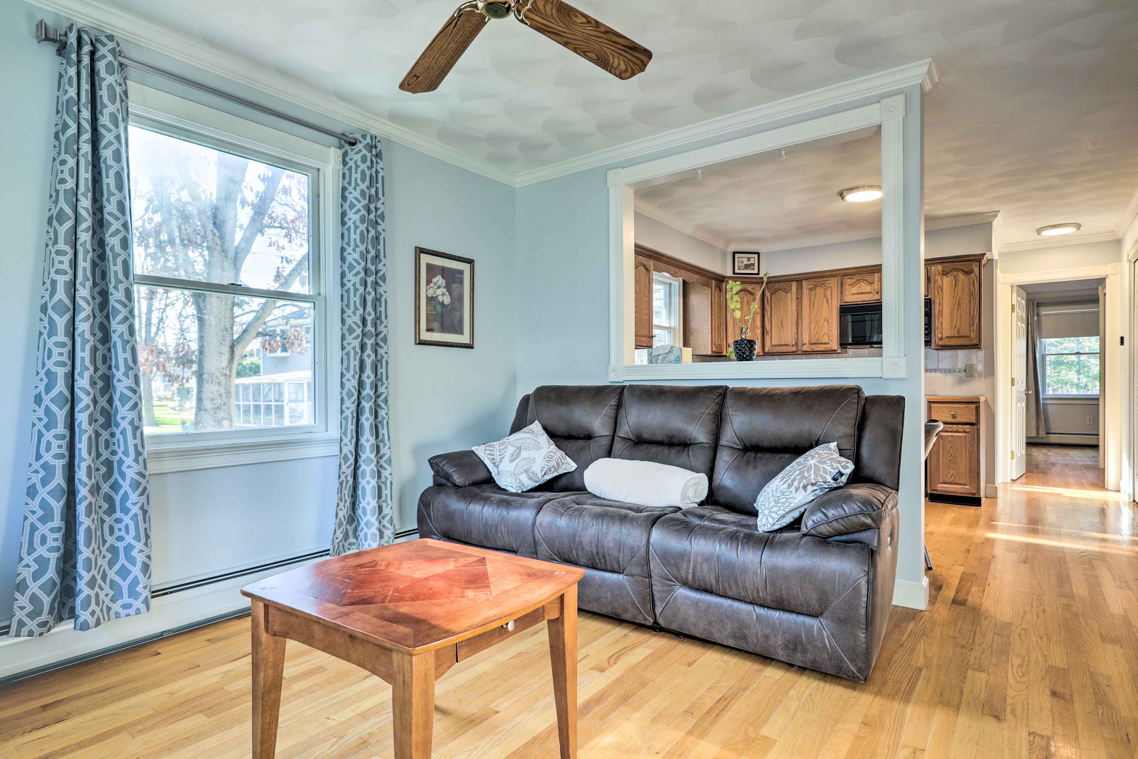 Seekonk Vacation Rental | 1BR | 1BA | 650 Sq Ft | 5 Steps Required