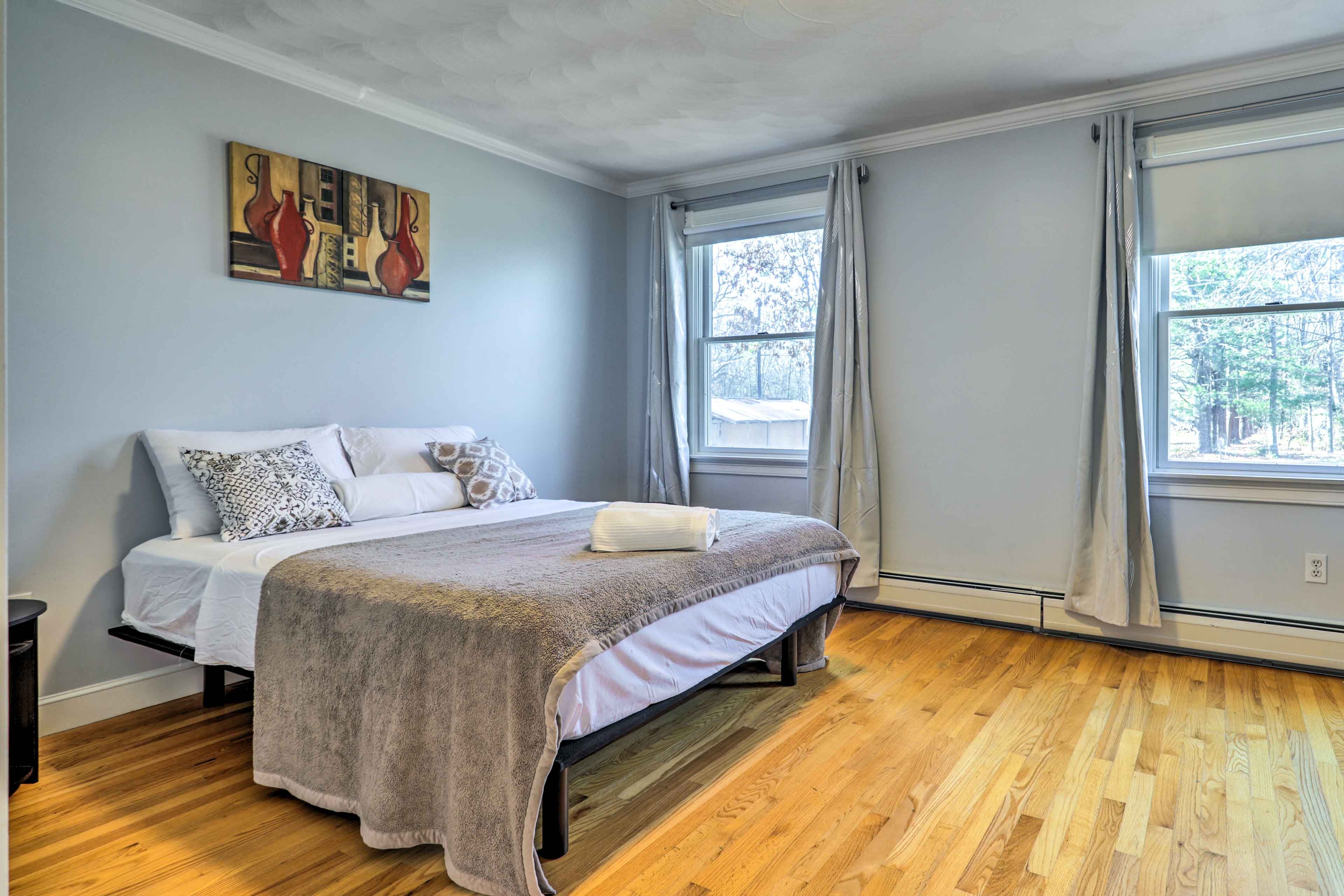 Bedroom | Queen Bed | 2nd Floor | Stairs Required