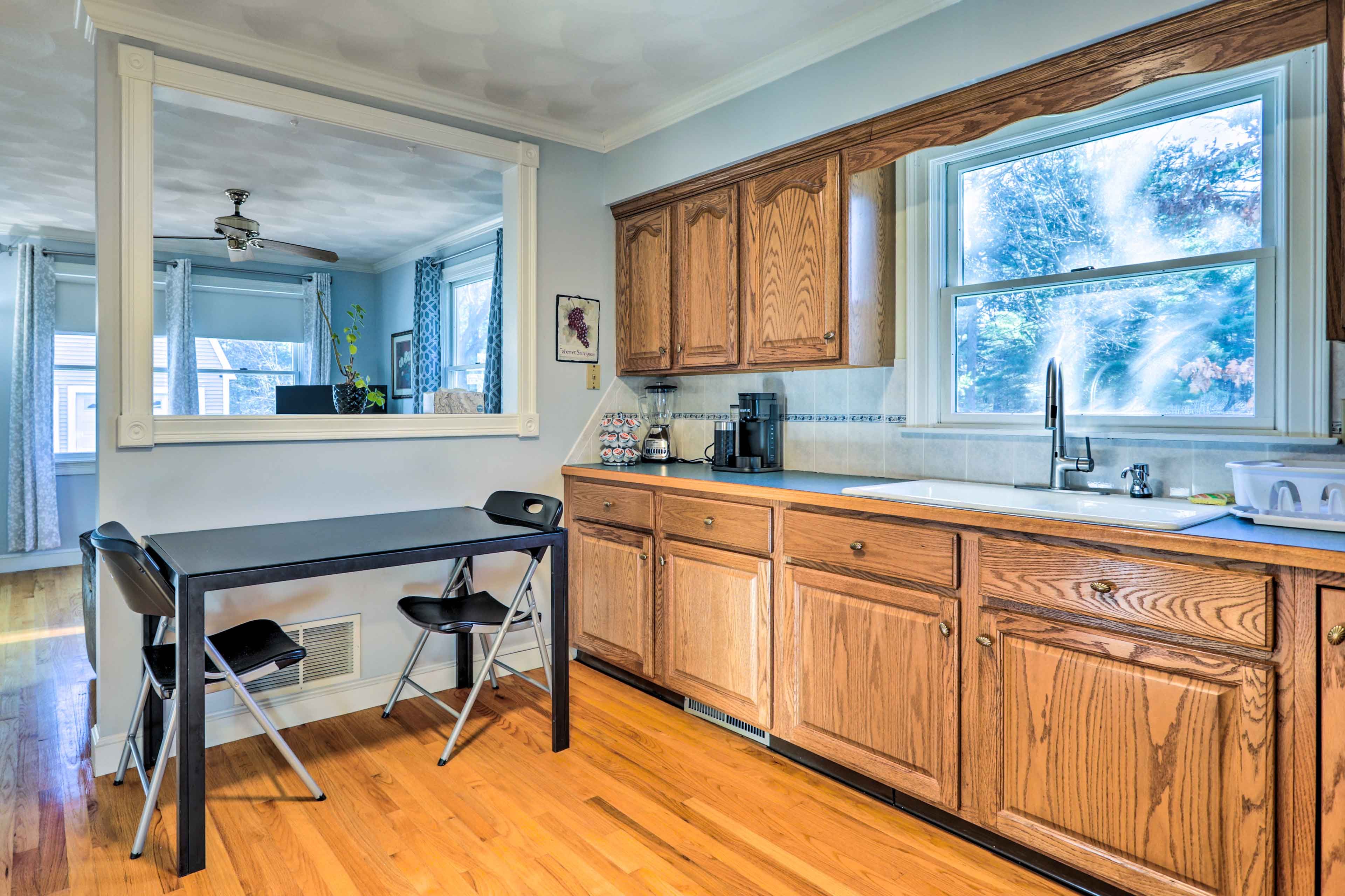 Dining Area | Dishware/Flatware Provided