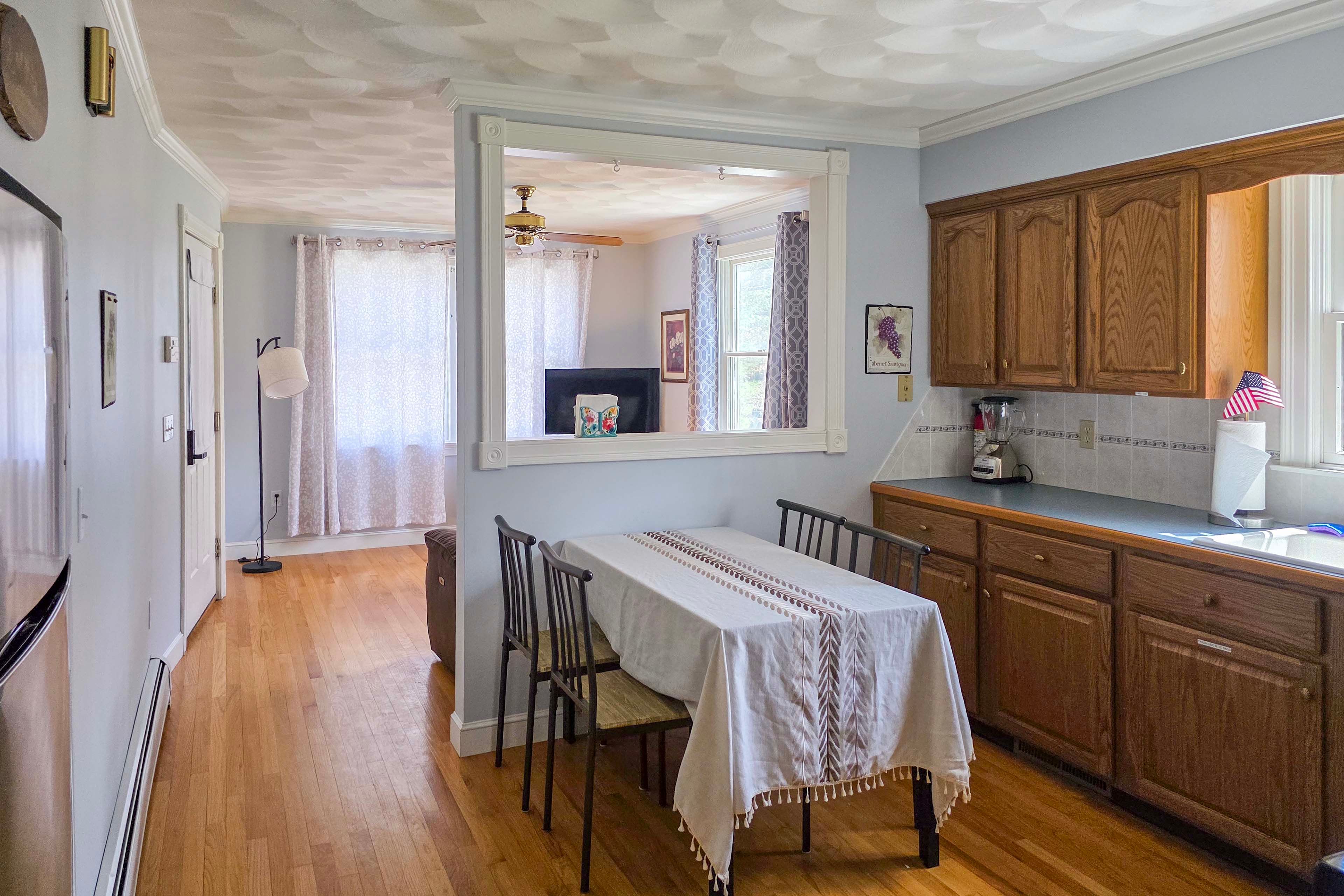 Dining Area | Dishware/Flatware Provided