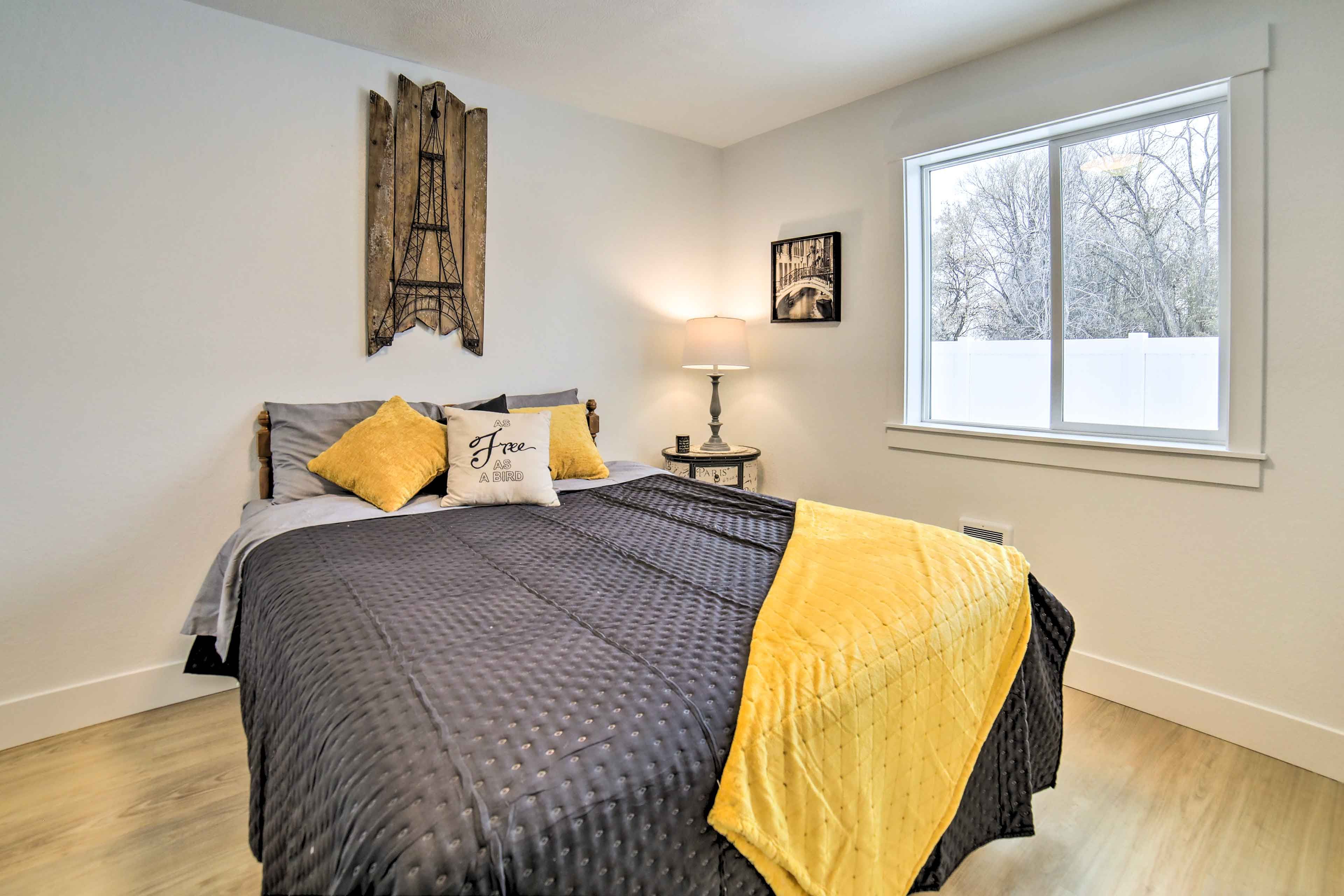 Bedroom 1 | Queen Bed | Linens Provided