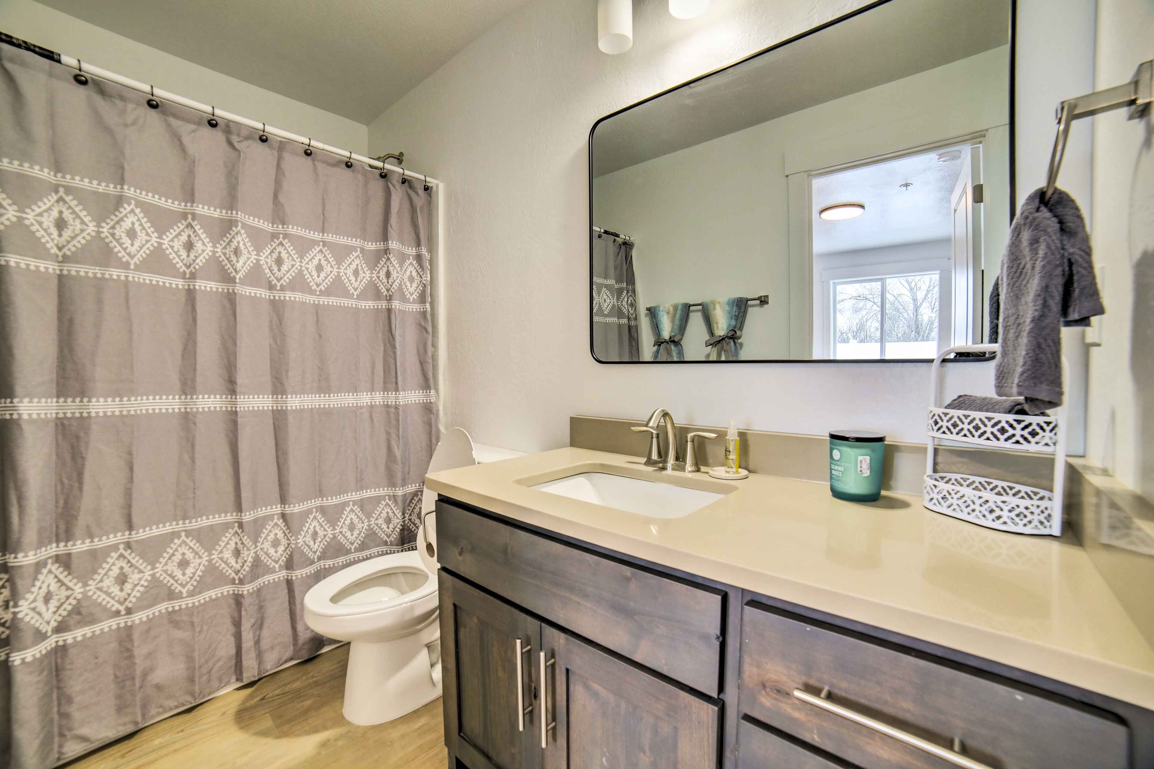 Full Bath | Towels Provided