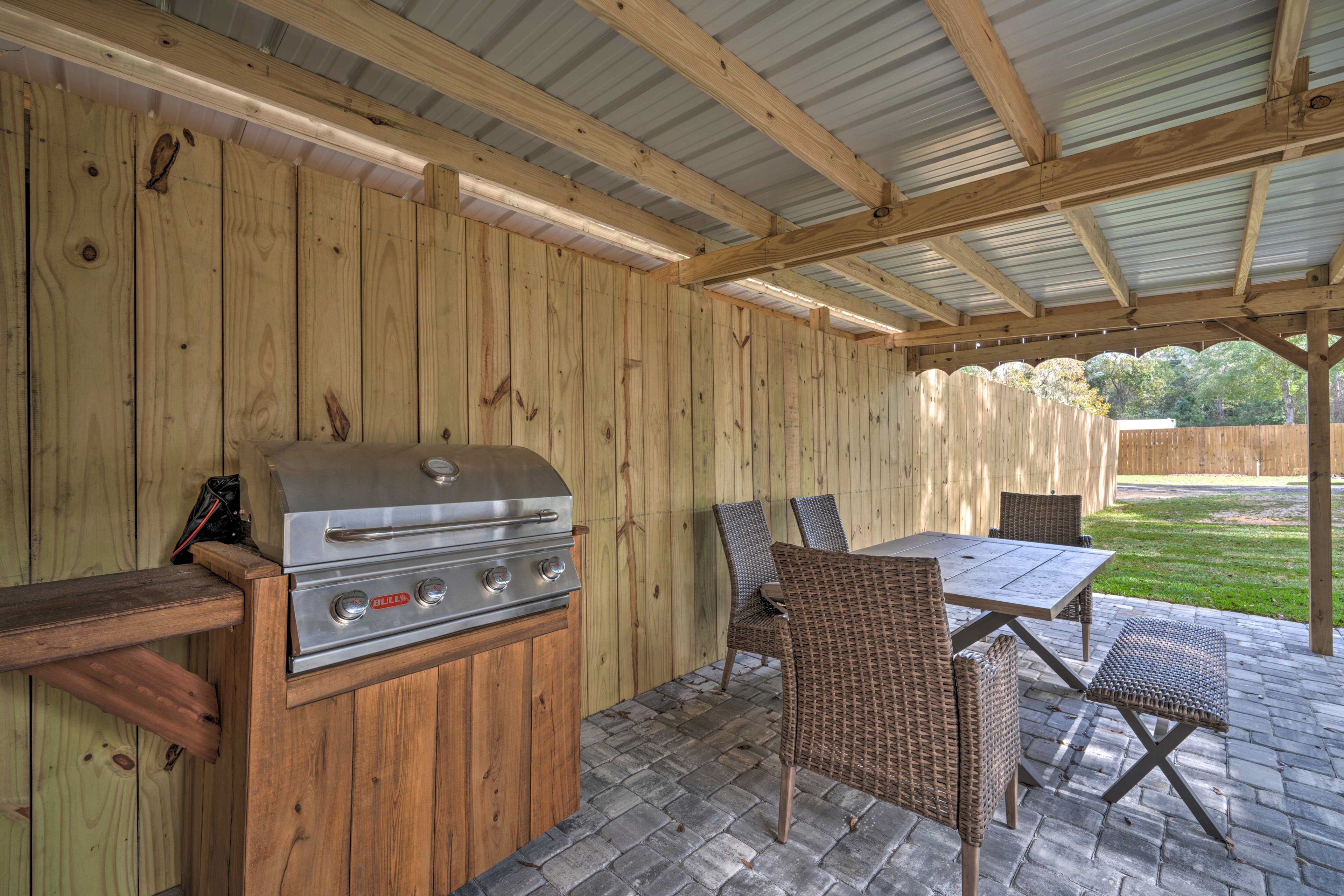 Covered Patio | Outdoor Dining Table | Gas Grill