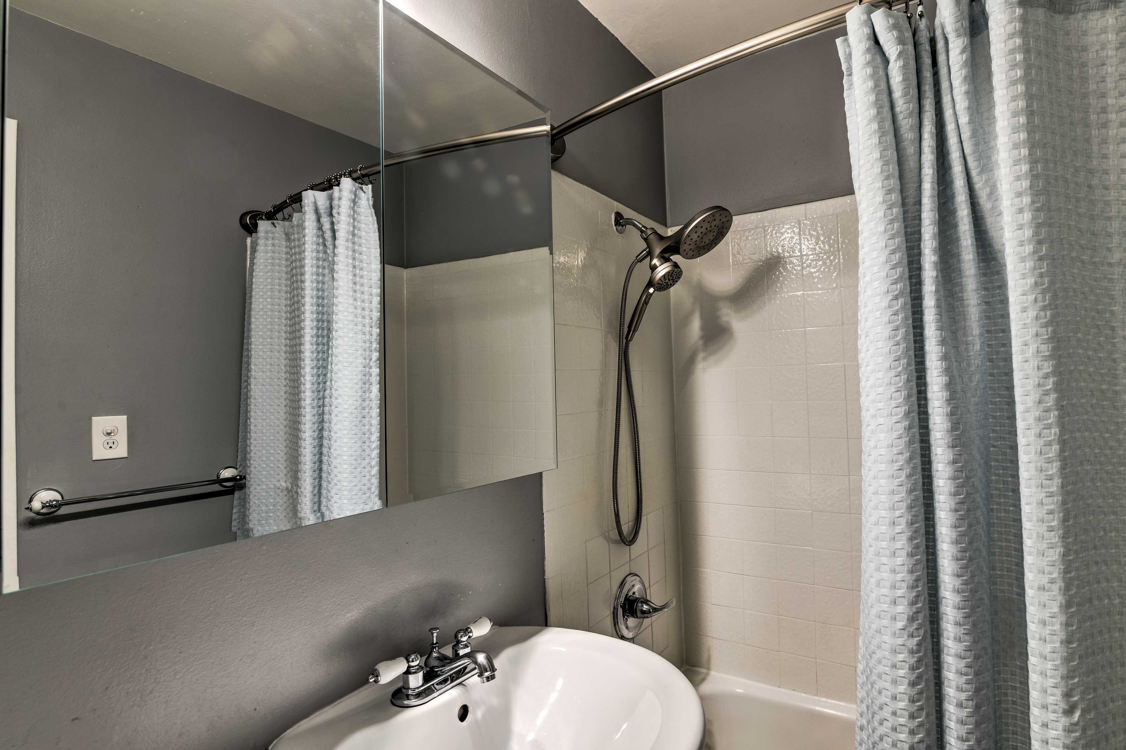 Full Bathroom | Shower/Tub Combo | Hair Dryer