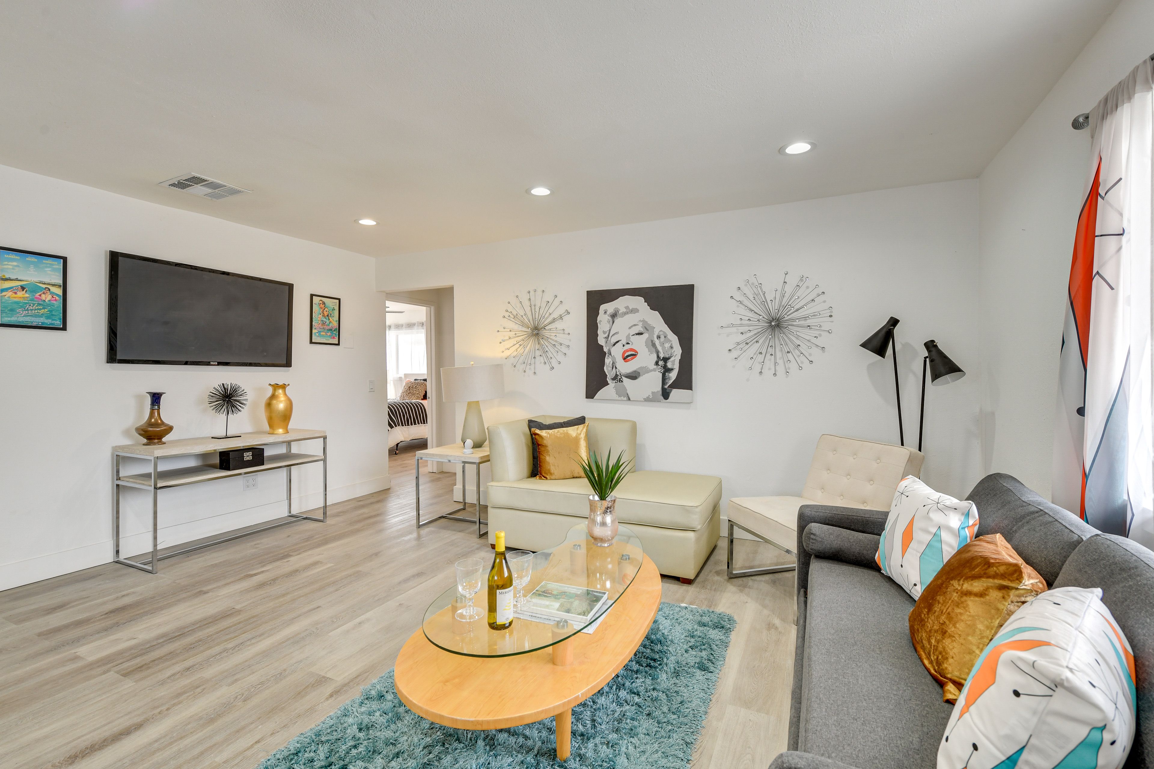 Living Room | Main Floor | Central Air Conditioning | Smart TV