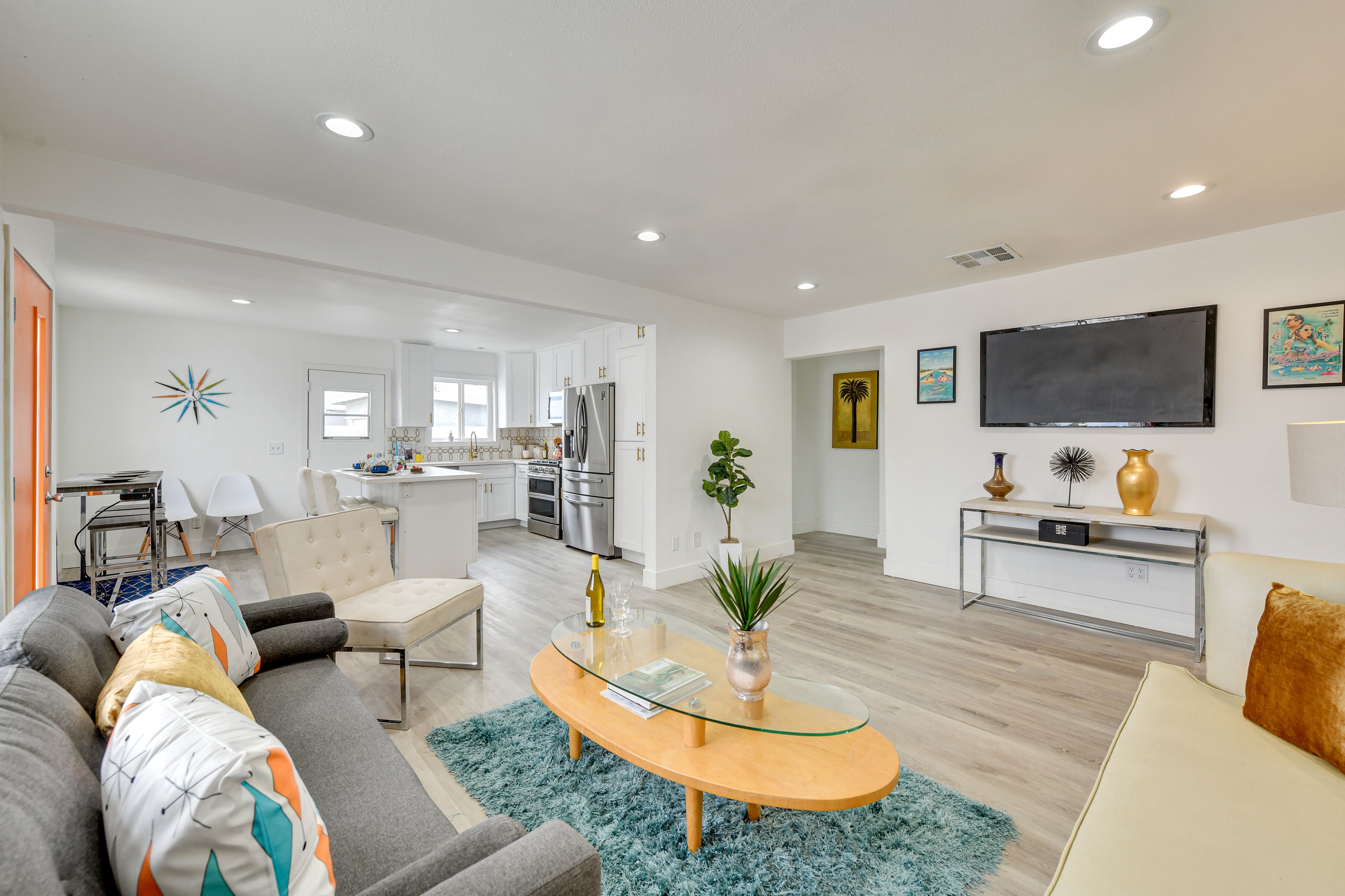 Living Room | Free WiFi | 3 Mi to Downtown Palm Springs
