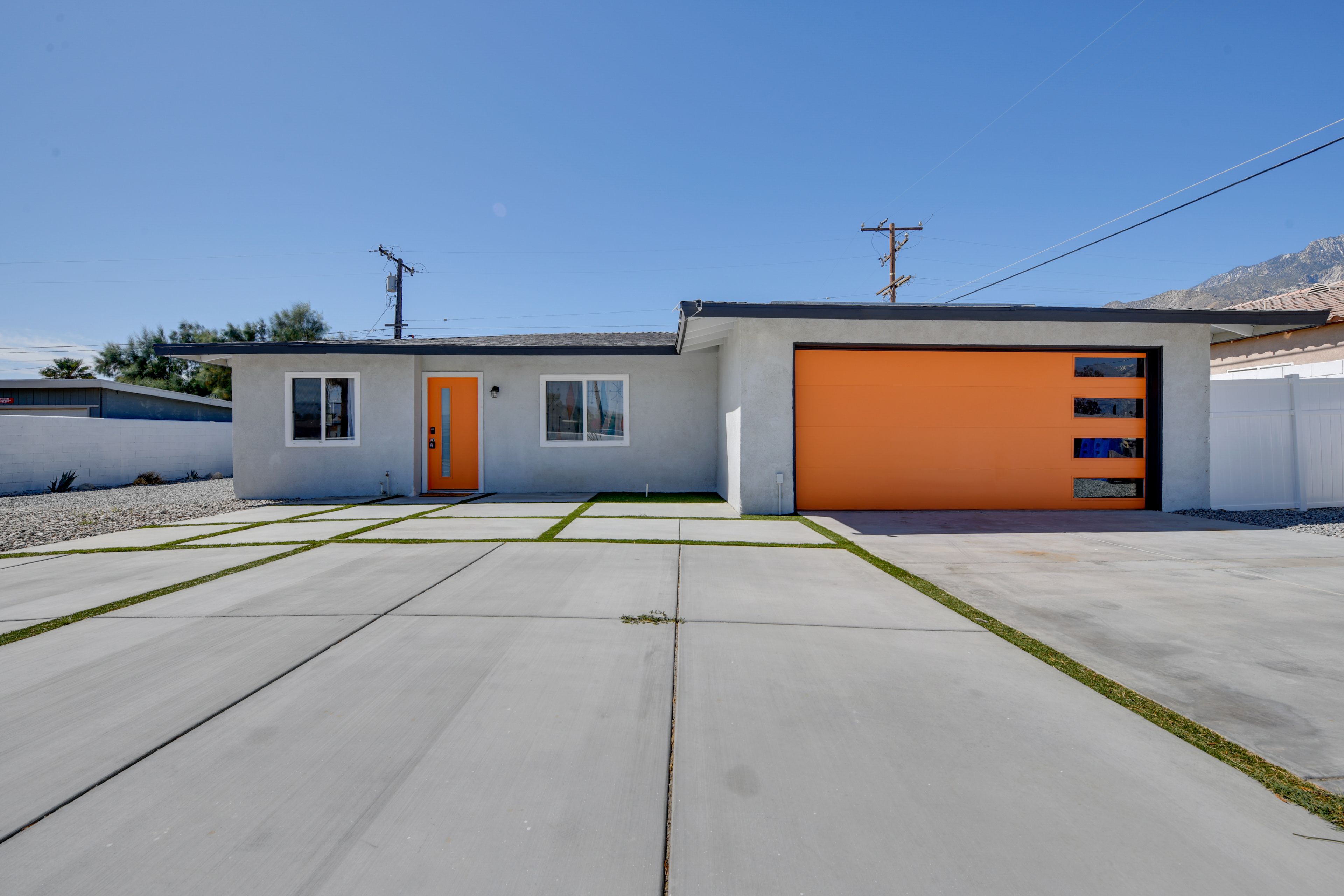 Home Exterior | Parking | Garage (1 Vehicle) | Driveway (2 Vehicles)