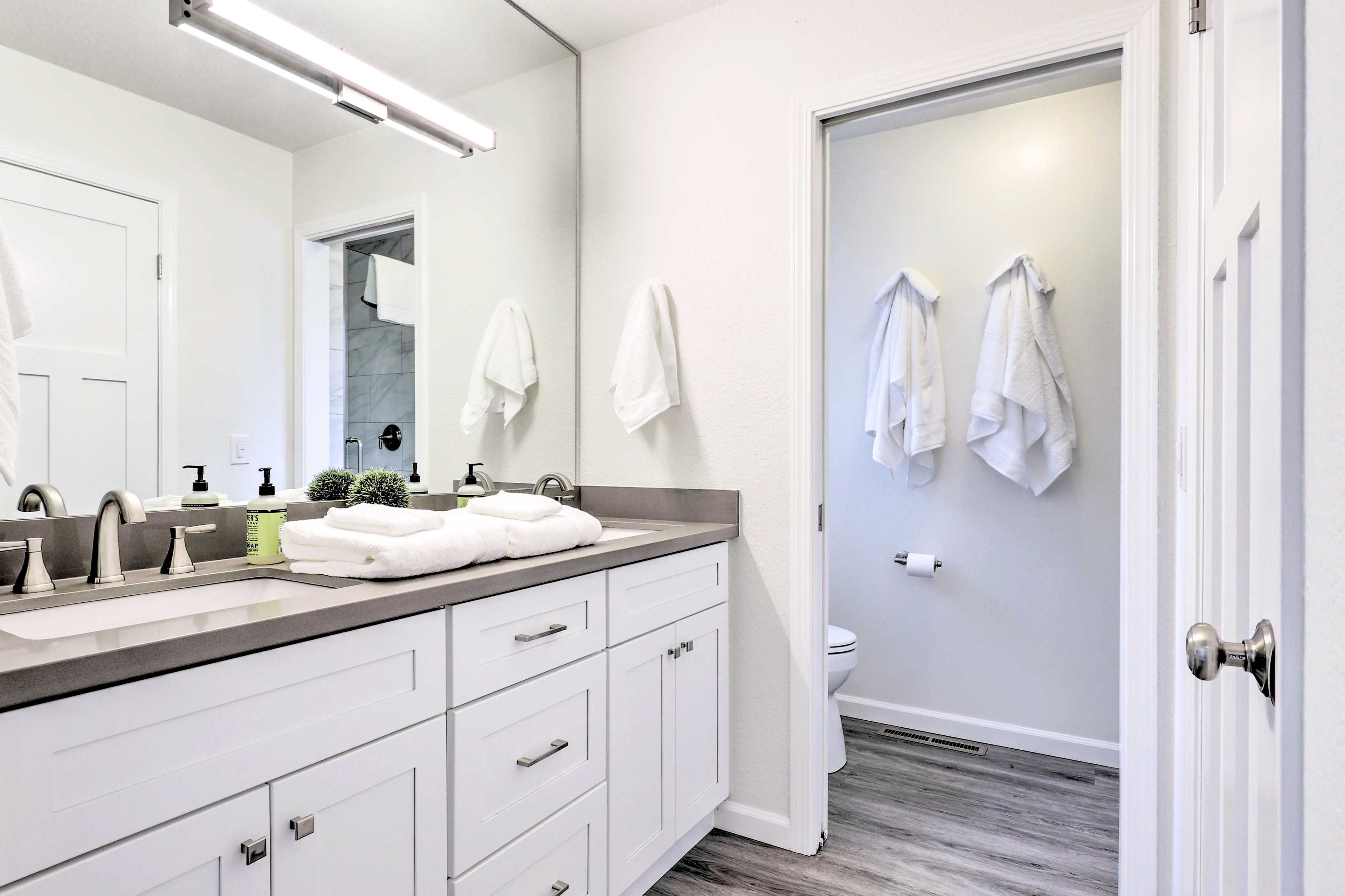 En-Suite Bathroom | Linens & Towels