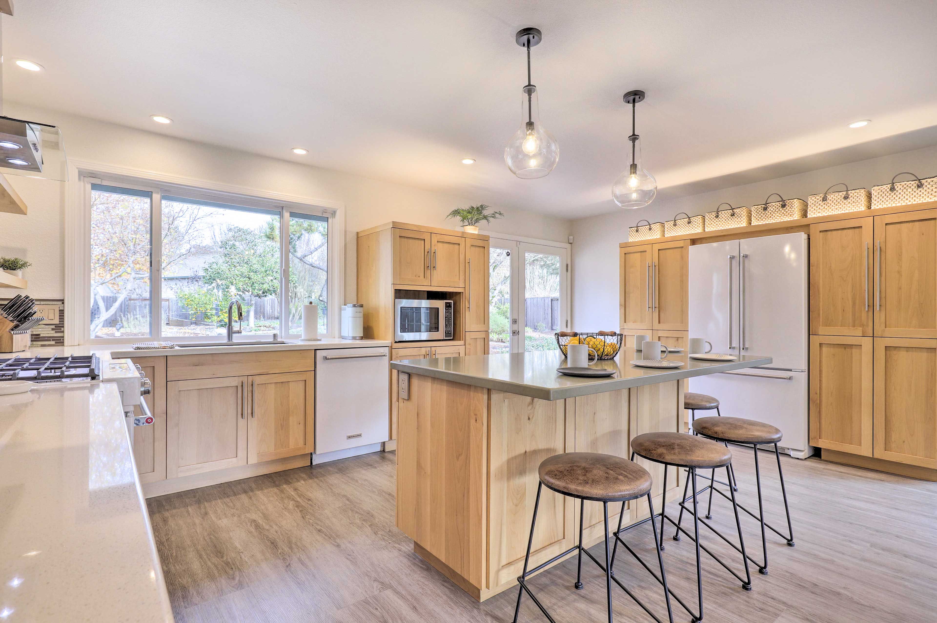 Kitchen | Cooking Basics | Complimentary Spices | Blender | Toaster Oven