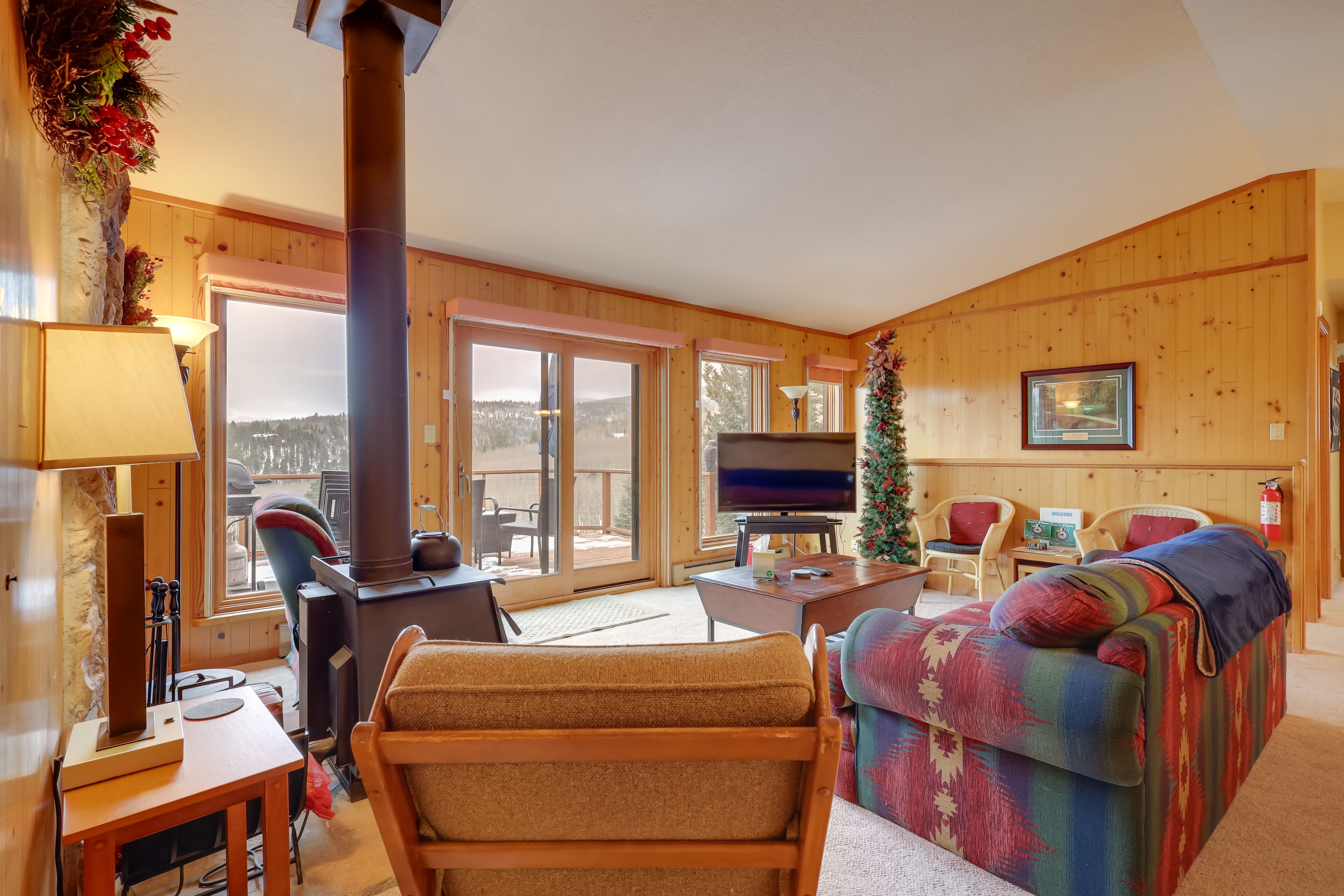 Upstairs Living Room | 2nd Floor | Smart TV