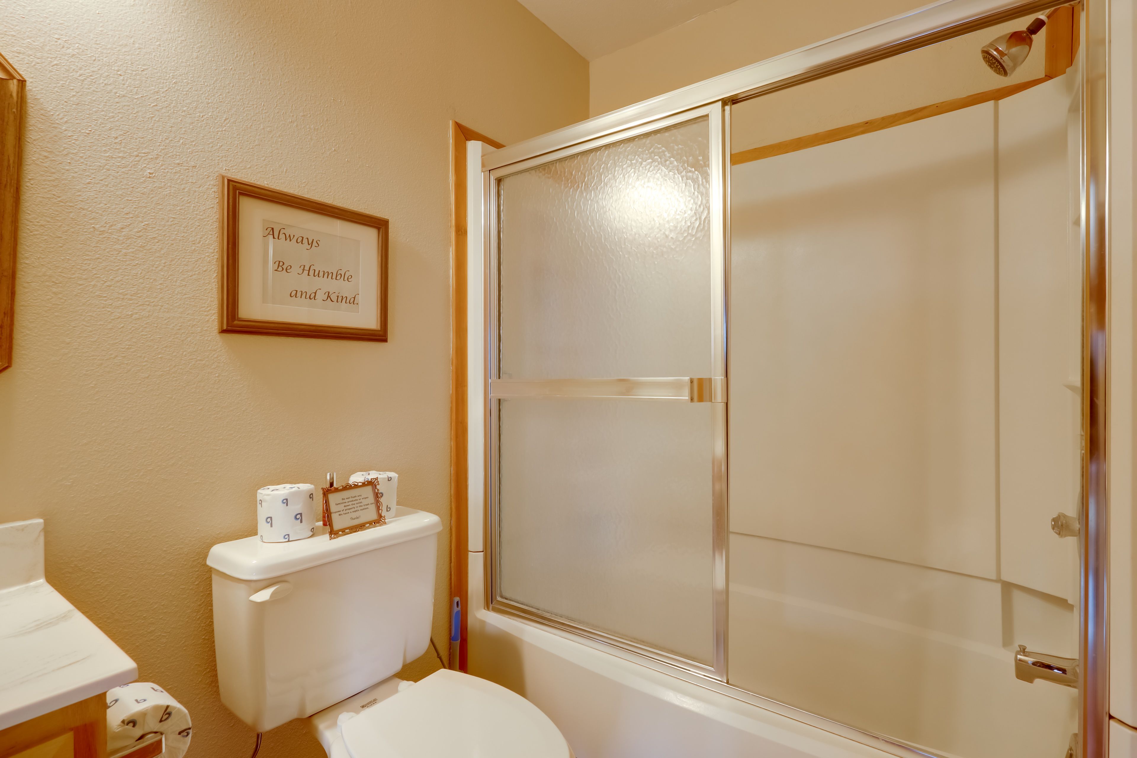 Full Bathroom | 1st Floor