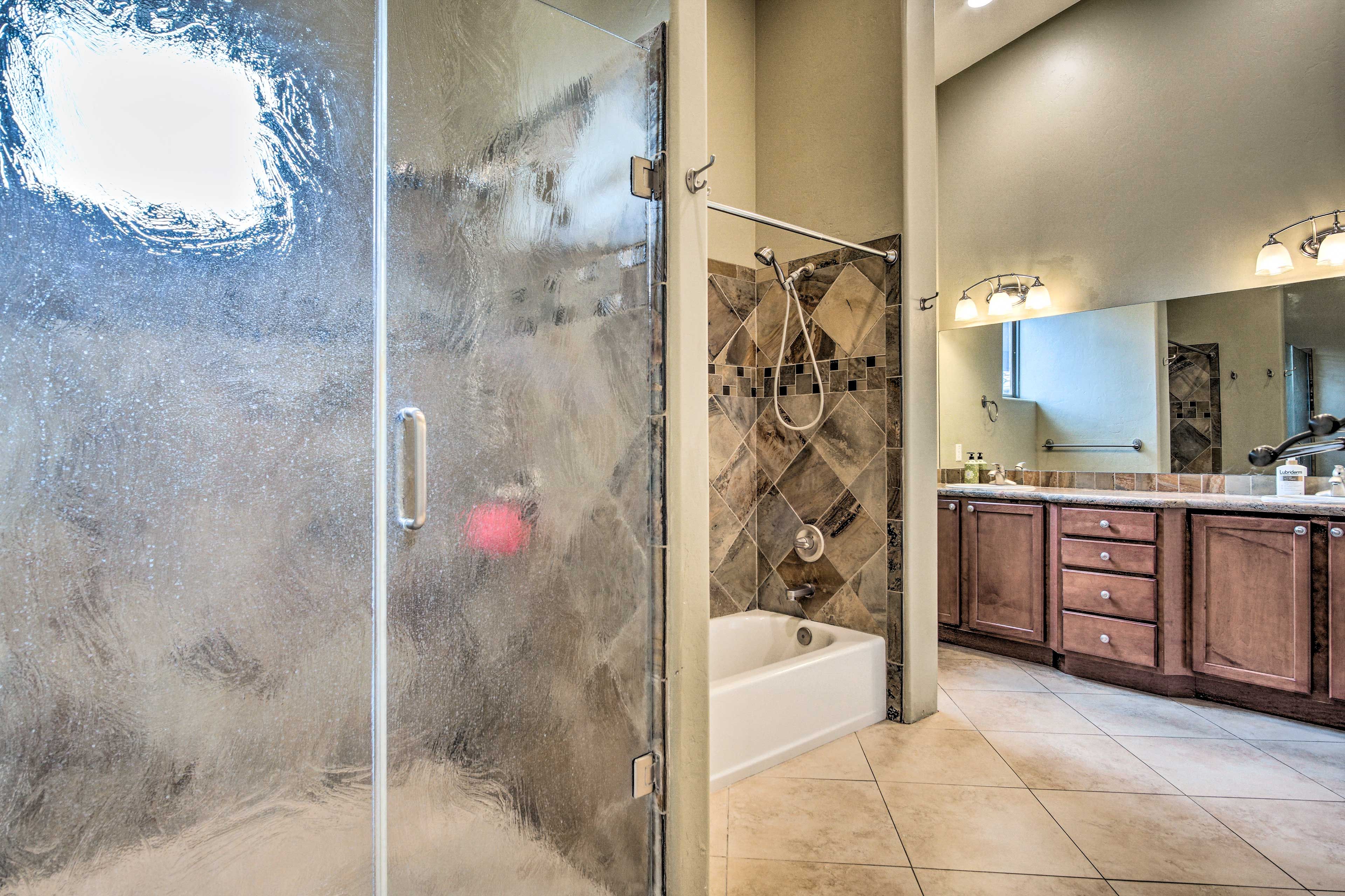 En-Suite Bathroom | Towels Provided | Complimentary Toiletries