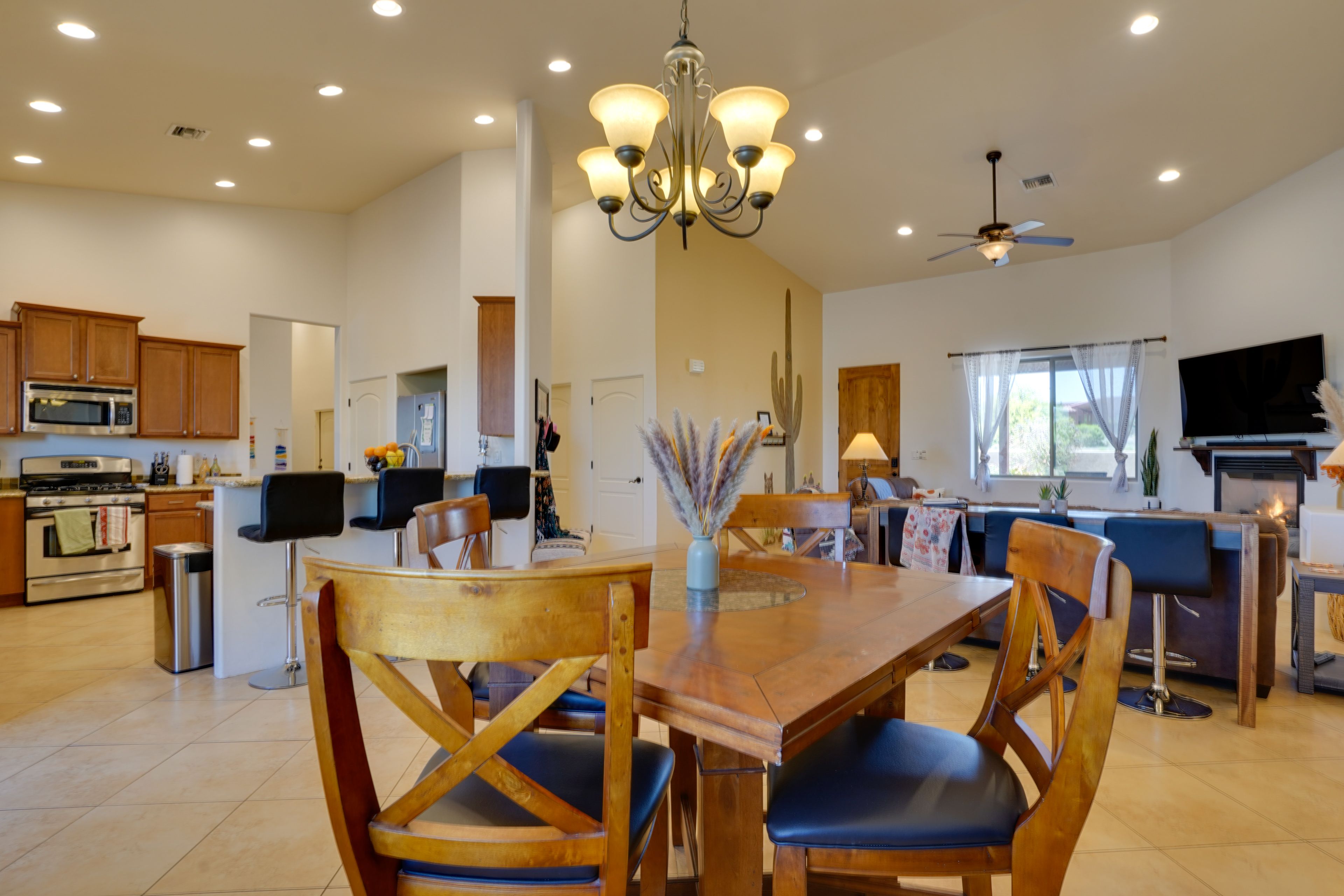 Dining Area | Dishware & Flatware Provided