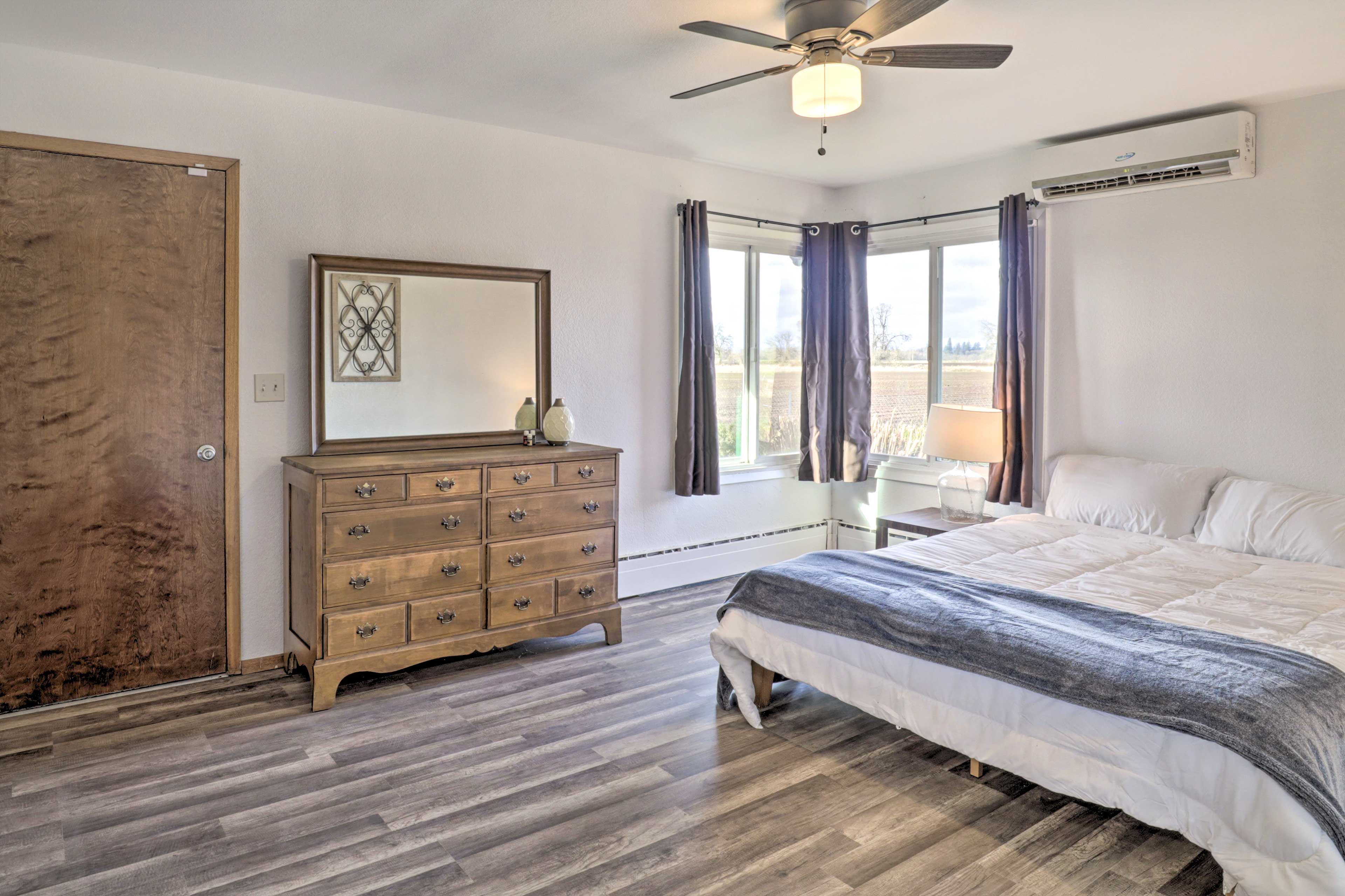 Bedroom 1 | Queen Bed | Linens Provided