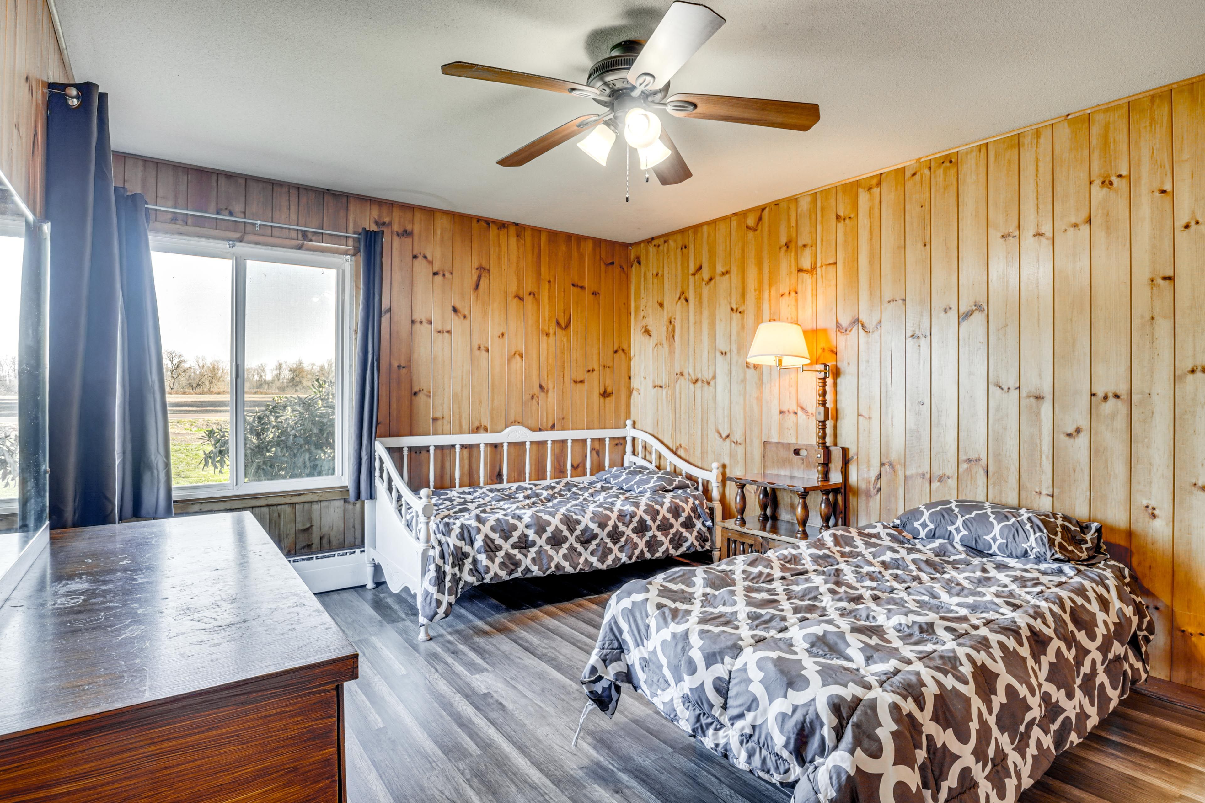 Bedroom 2 | 2 Twin Beds