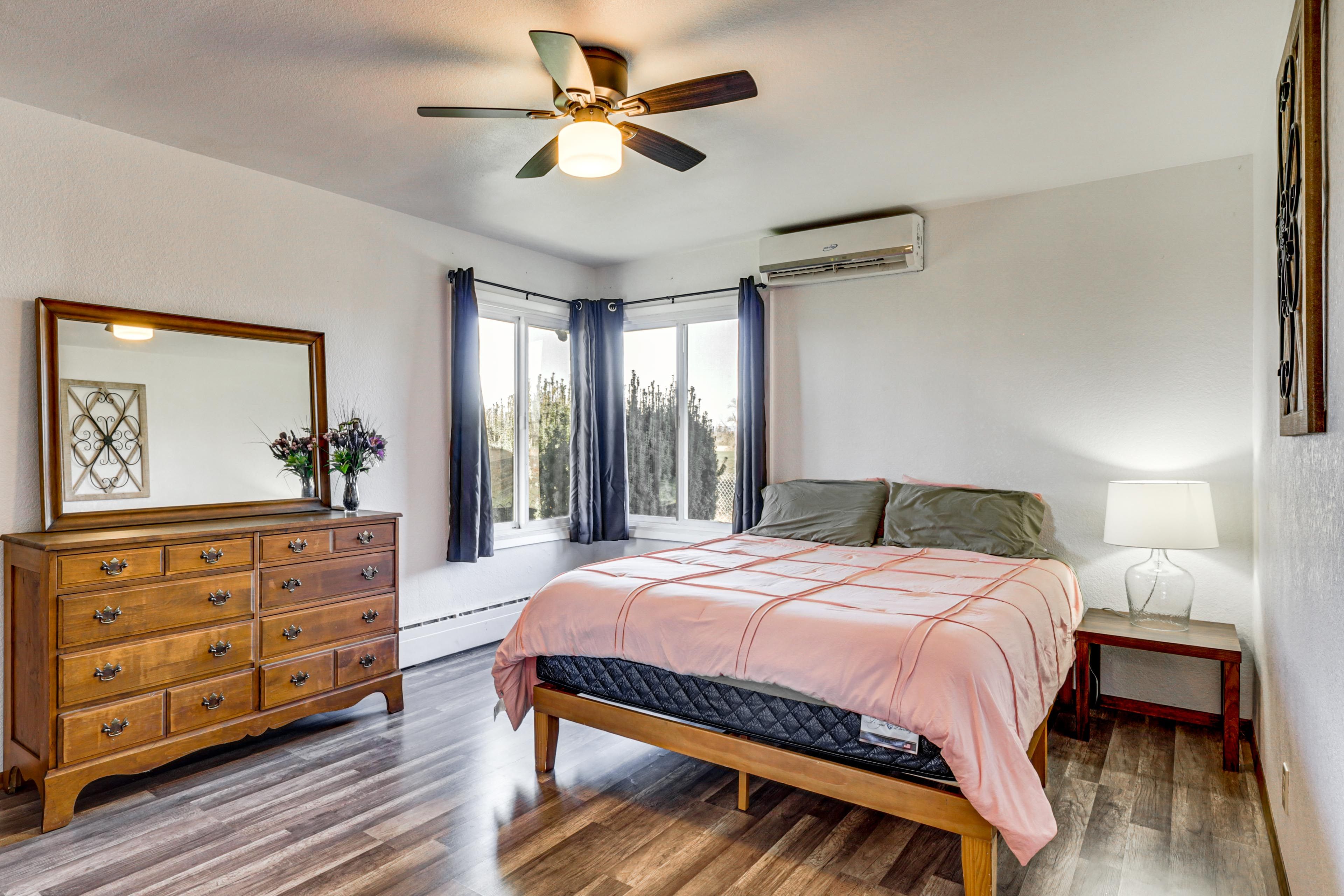 Bedroom 1 | Queen Bed | Linens Provided