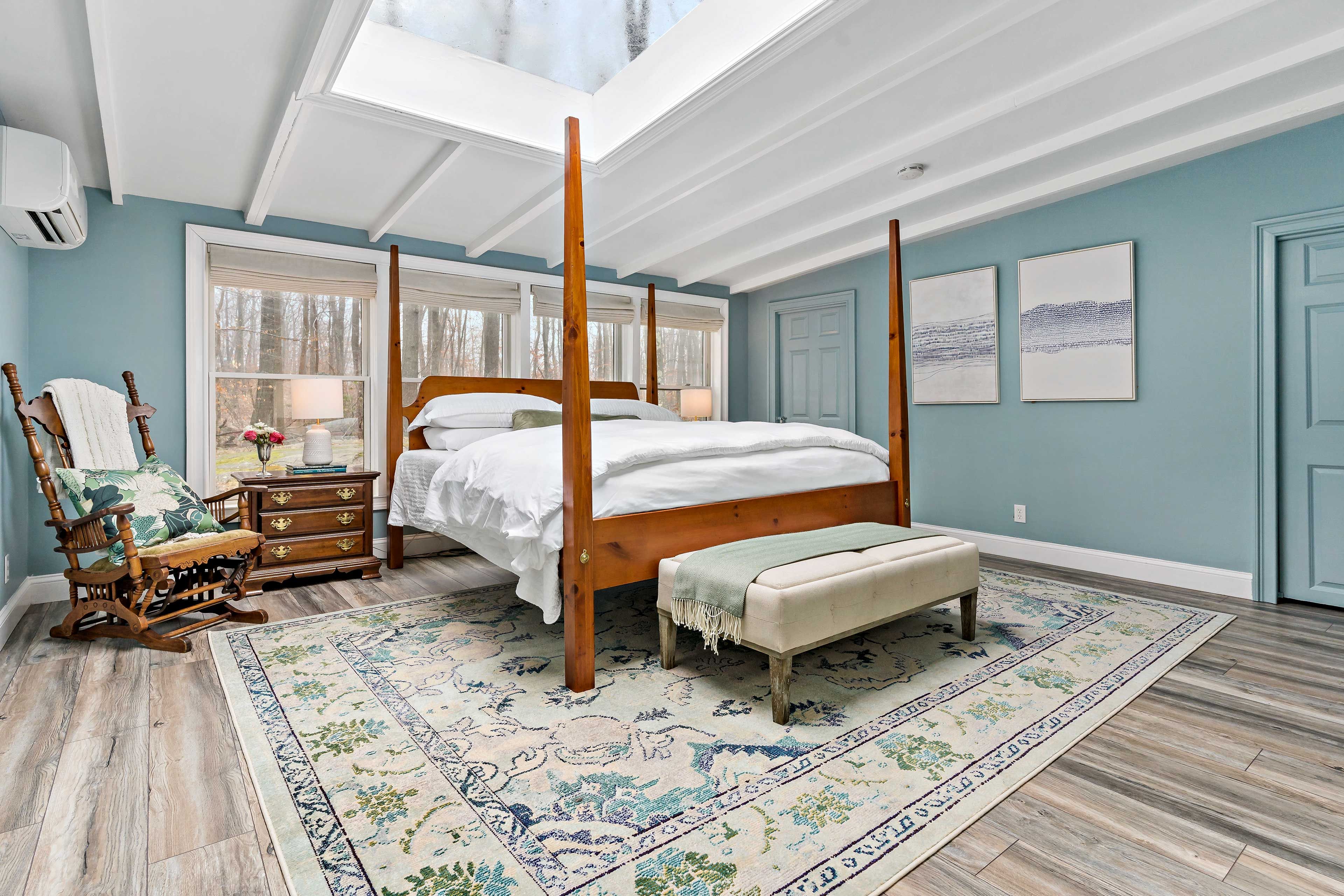 Bedroom | King Bed | Linens Provided | Walk-In Closet