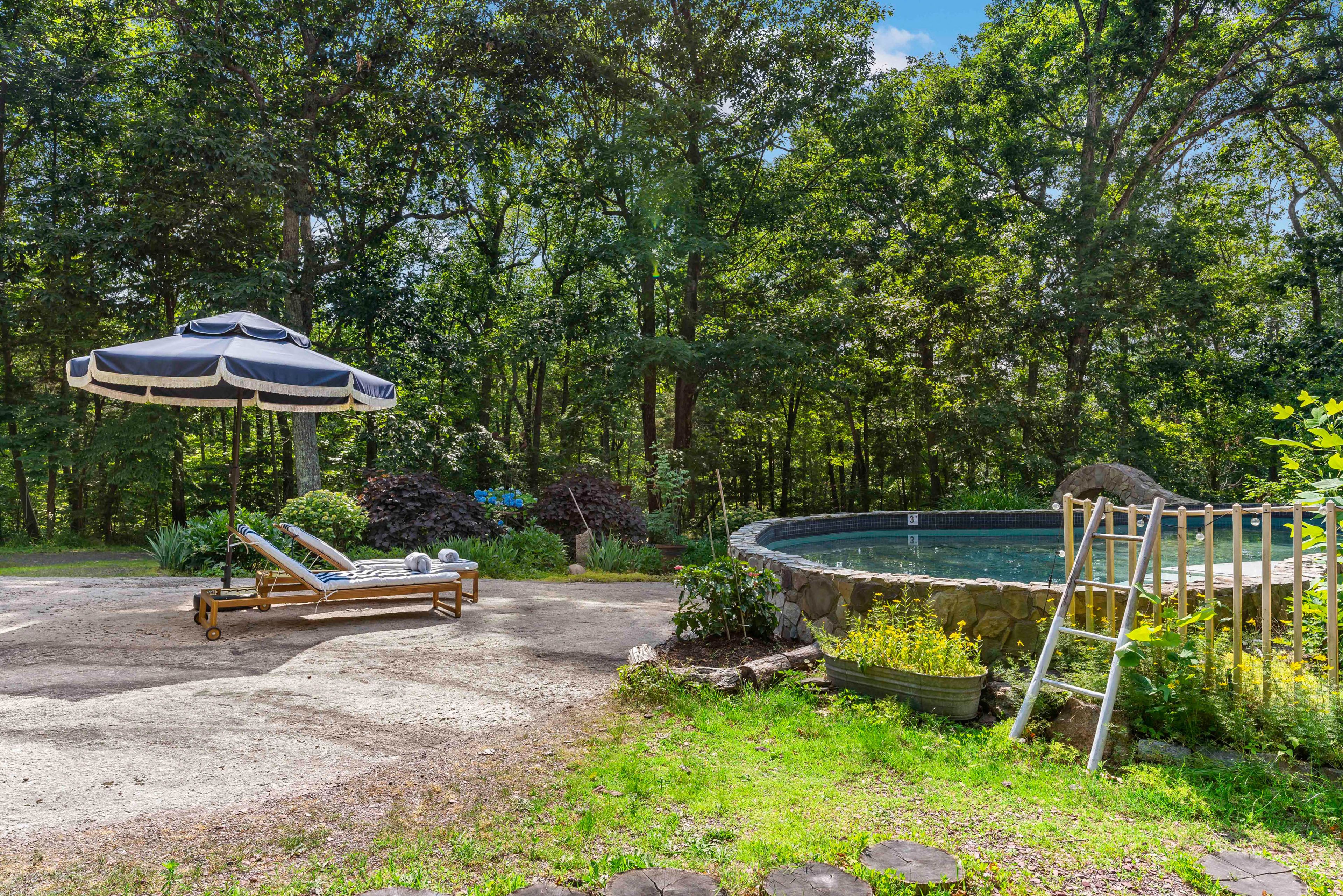 Shared Seasonal Pool (Open Memorial Day - Labor Day)