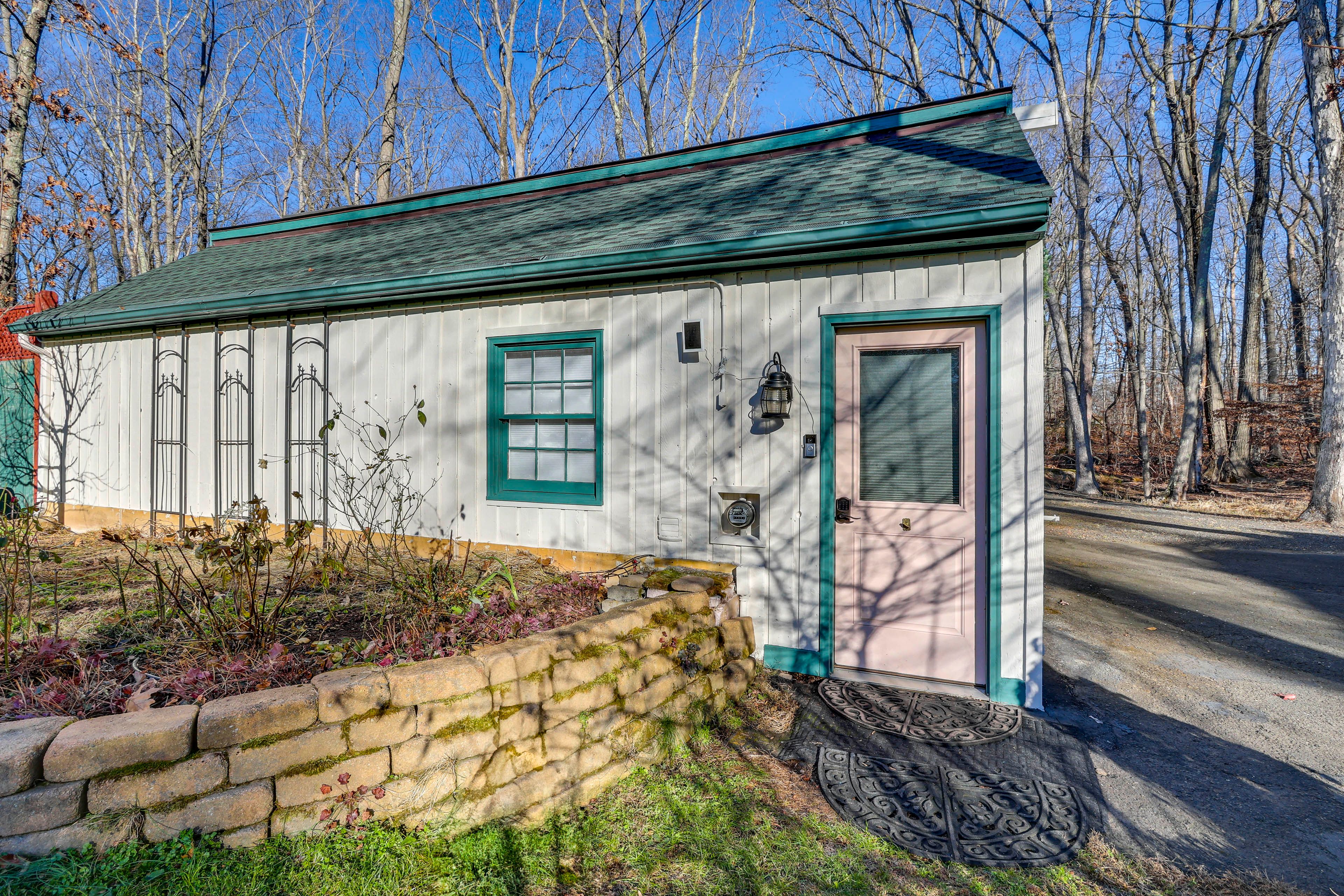 House Exterior | 1,000 Sq Ft