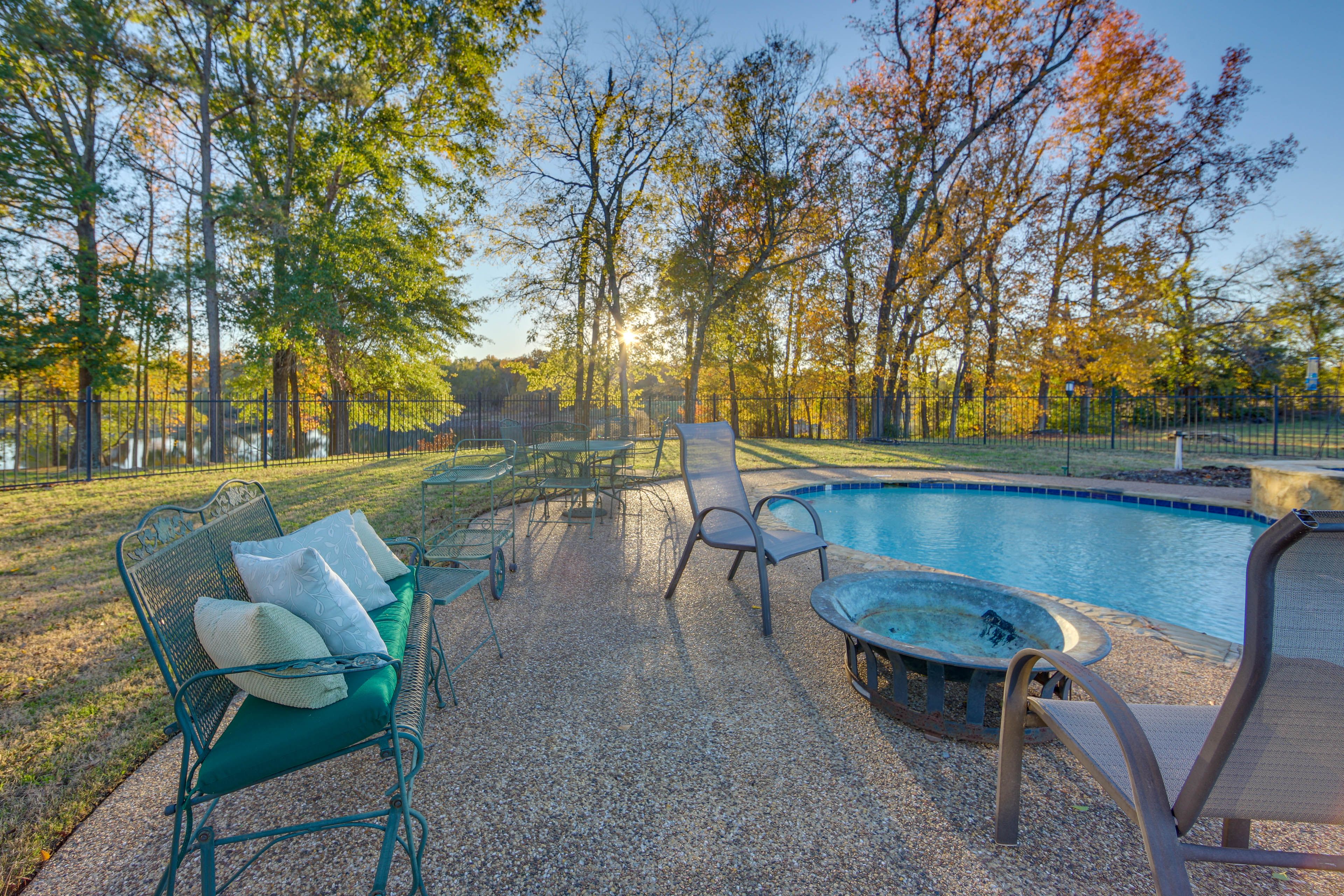 Patio | Outdoor Seating | Outdoor Dining Area | Fire Pit