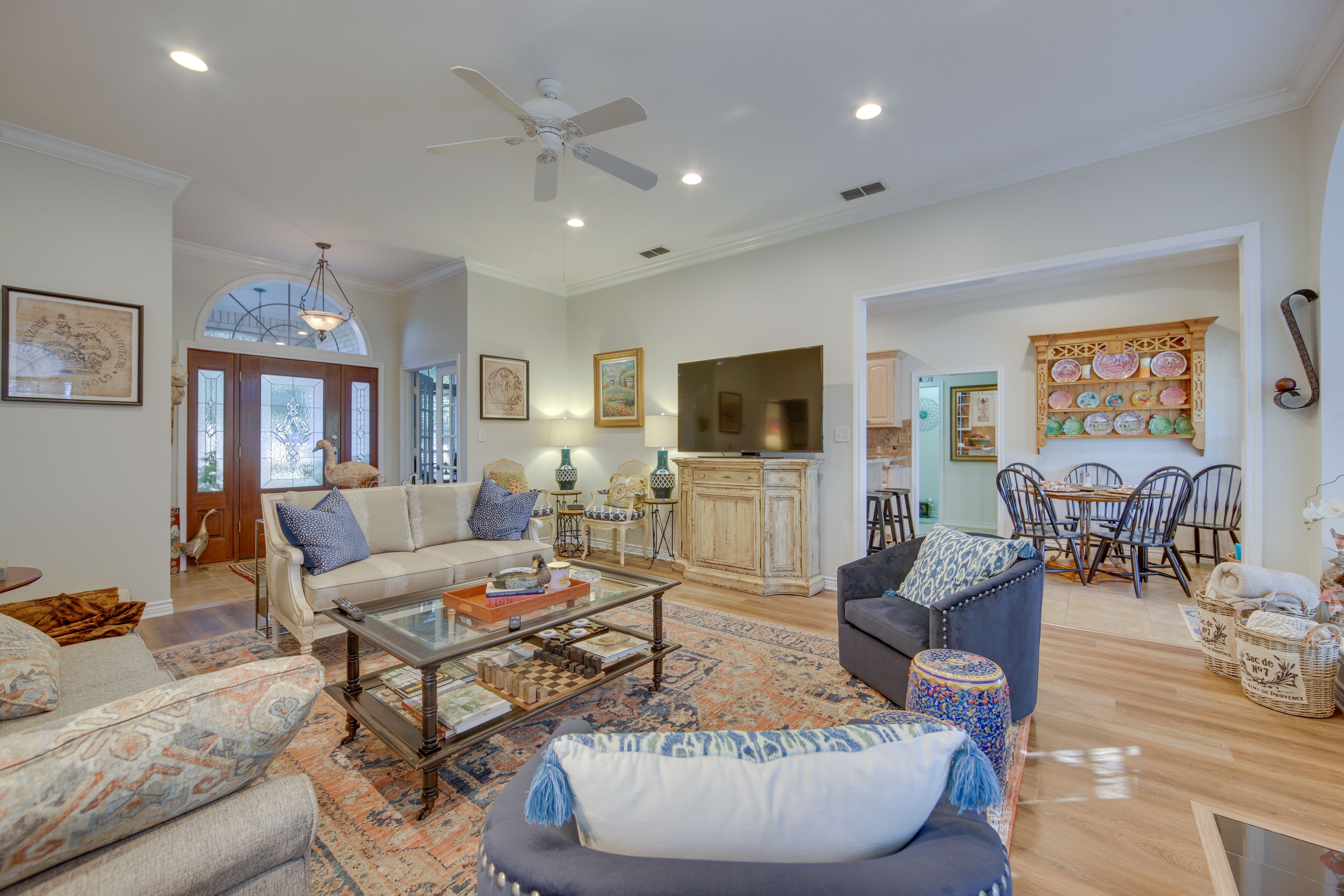 Living Room | Single-Story Home | Free WiFi | Sleeper Sofa | Smart TV w/ Cable