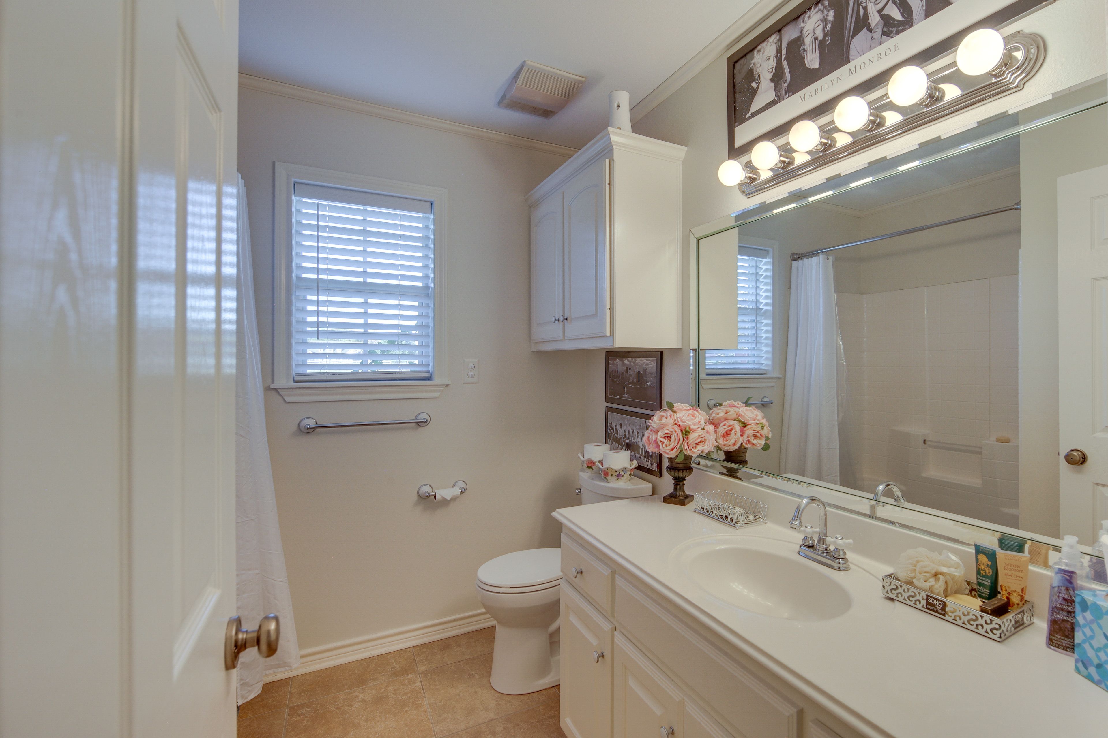 Full Bathroom