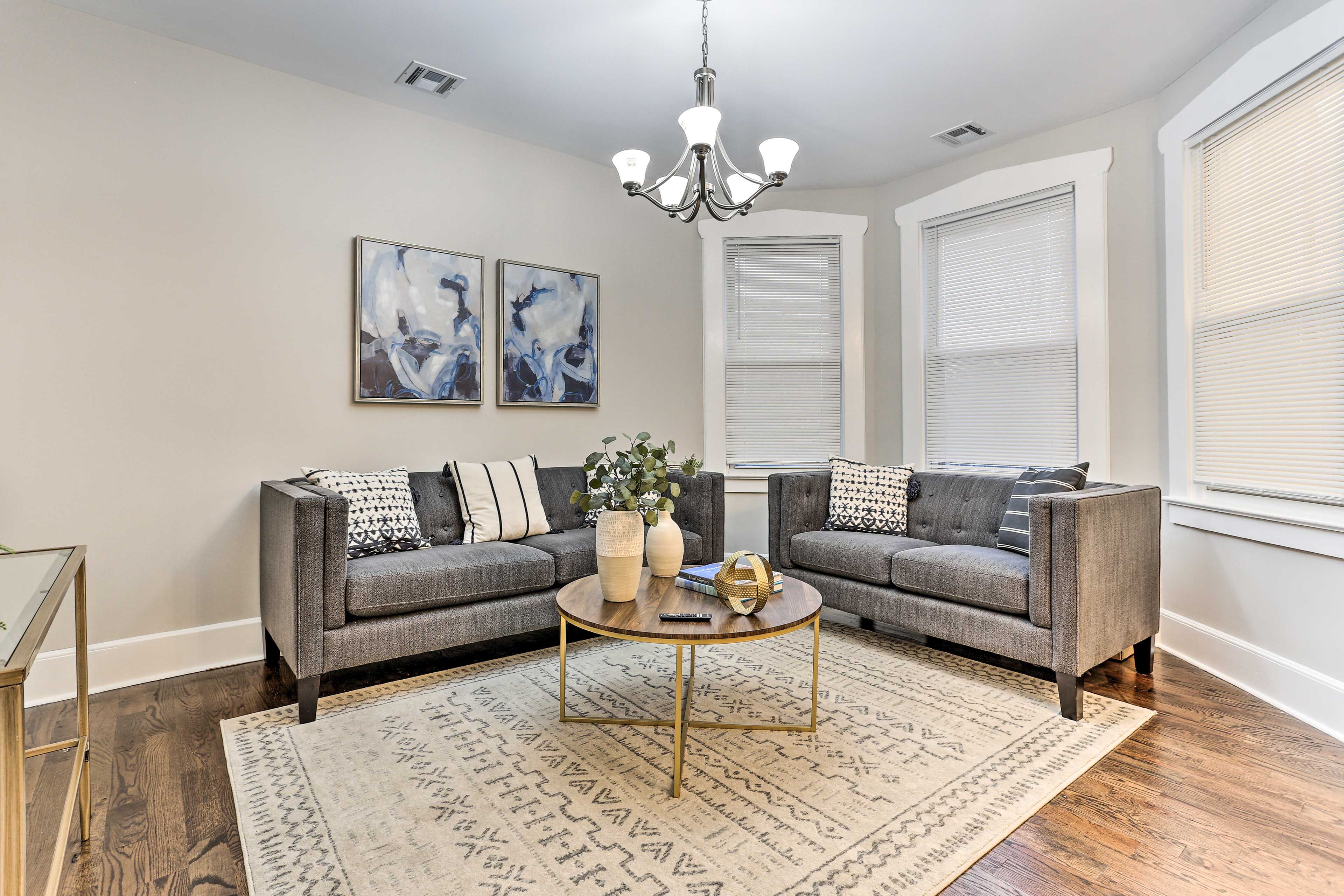 Living Room | Free WiFi | Smart TV w/ Cable
