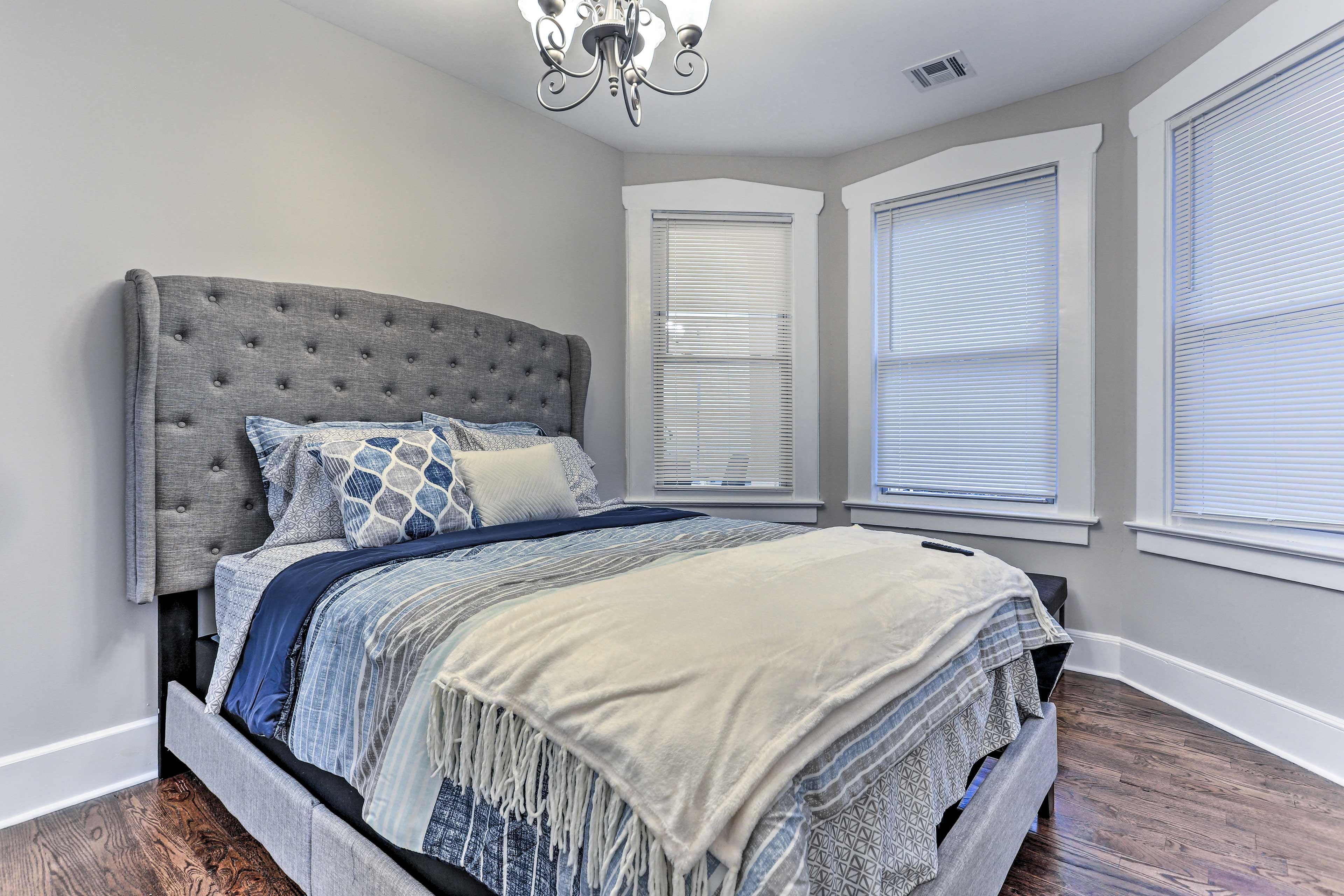 Bedroom 2 | Queen Bed