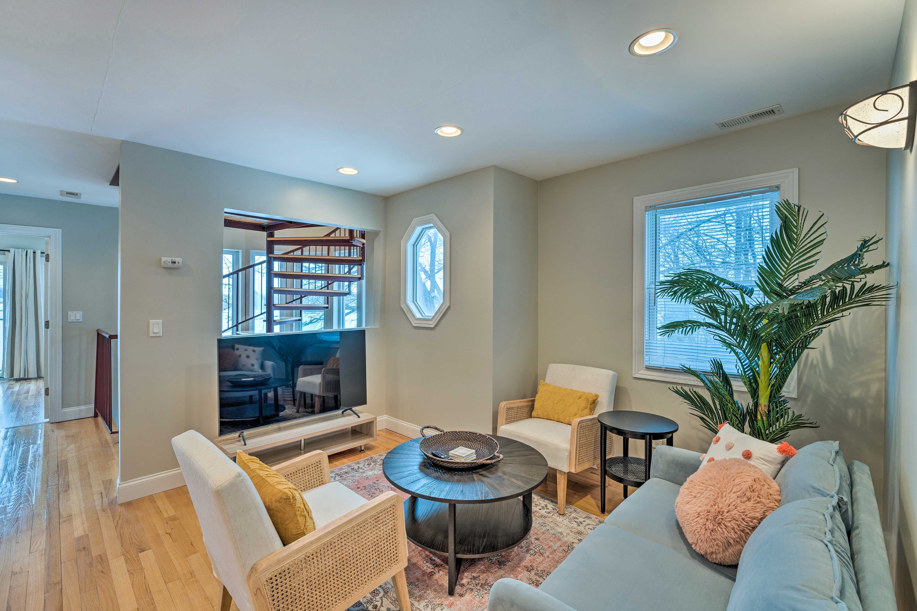 Sitting Room | 2nd Floor | Smart TV