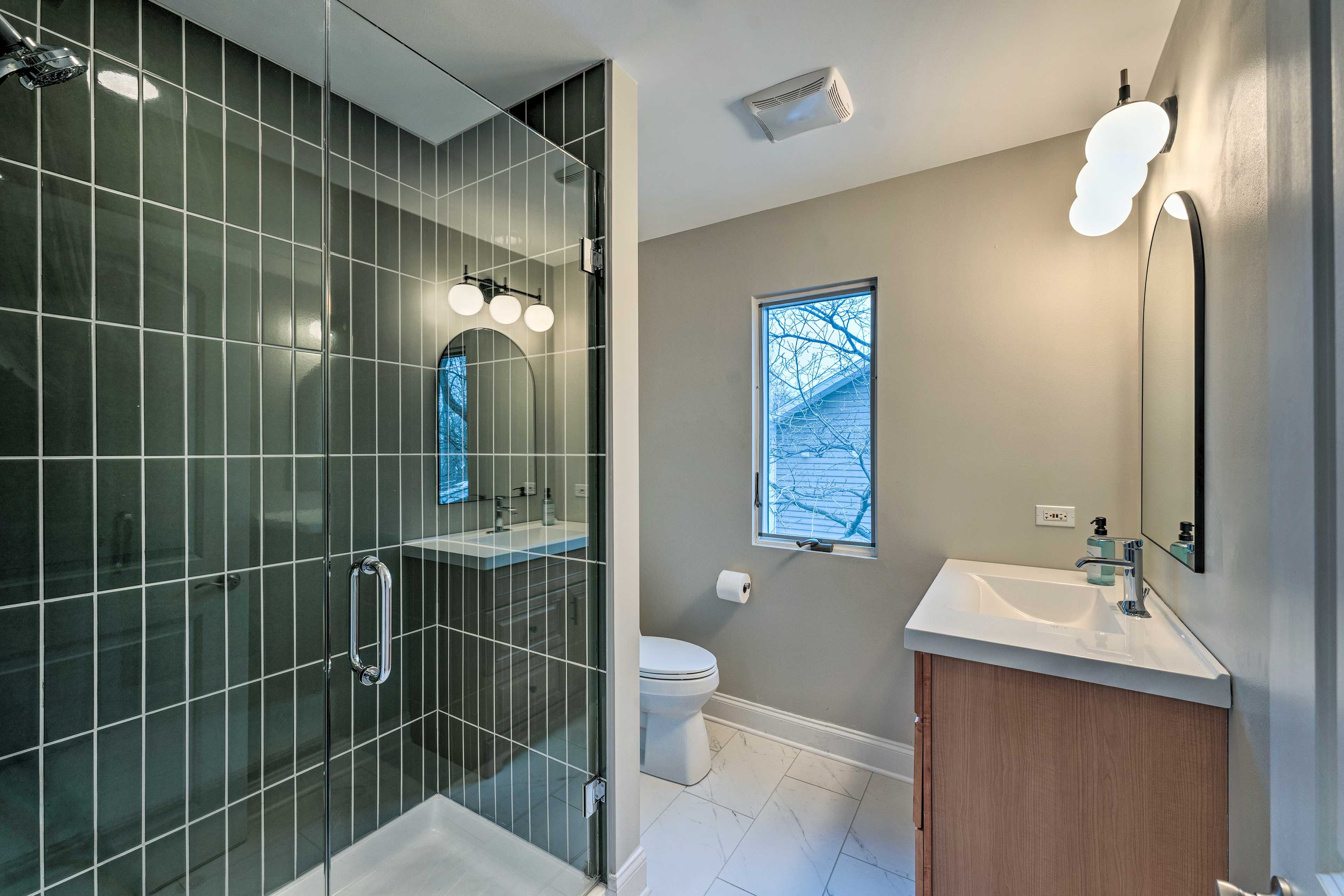 Full Bathroom | 3rd Floor