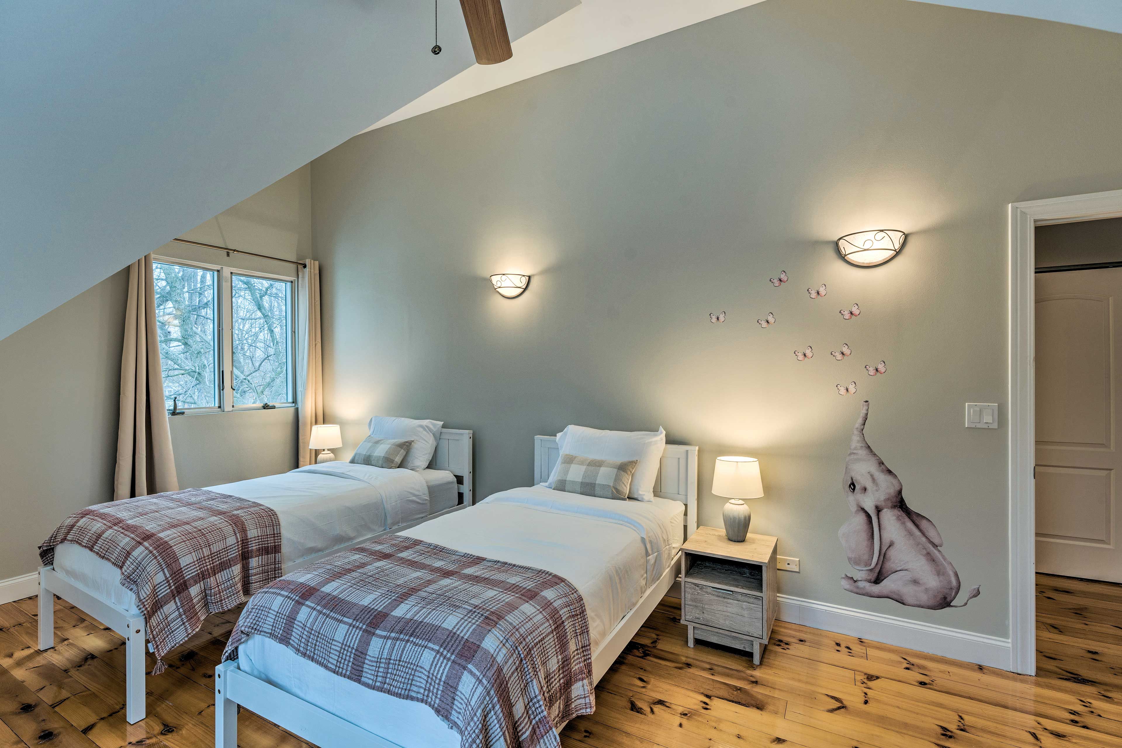 Bedroom 7 | 3rd Floor | 2 Twin Beds