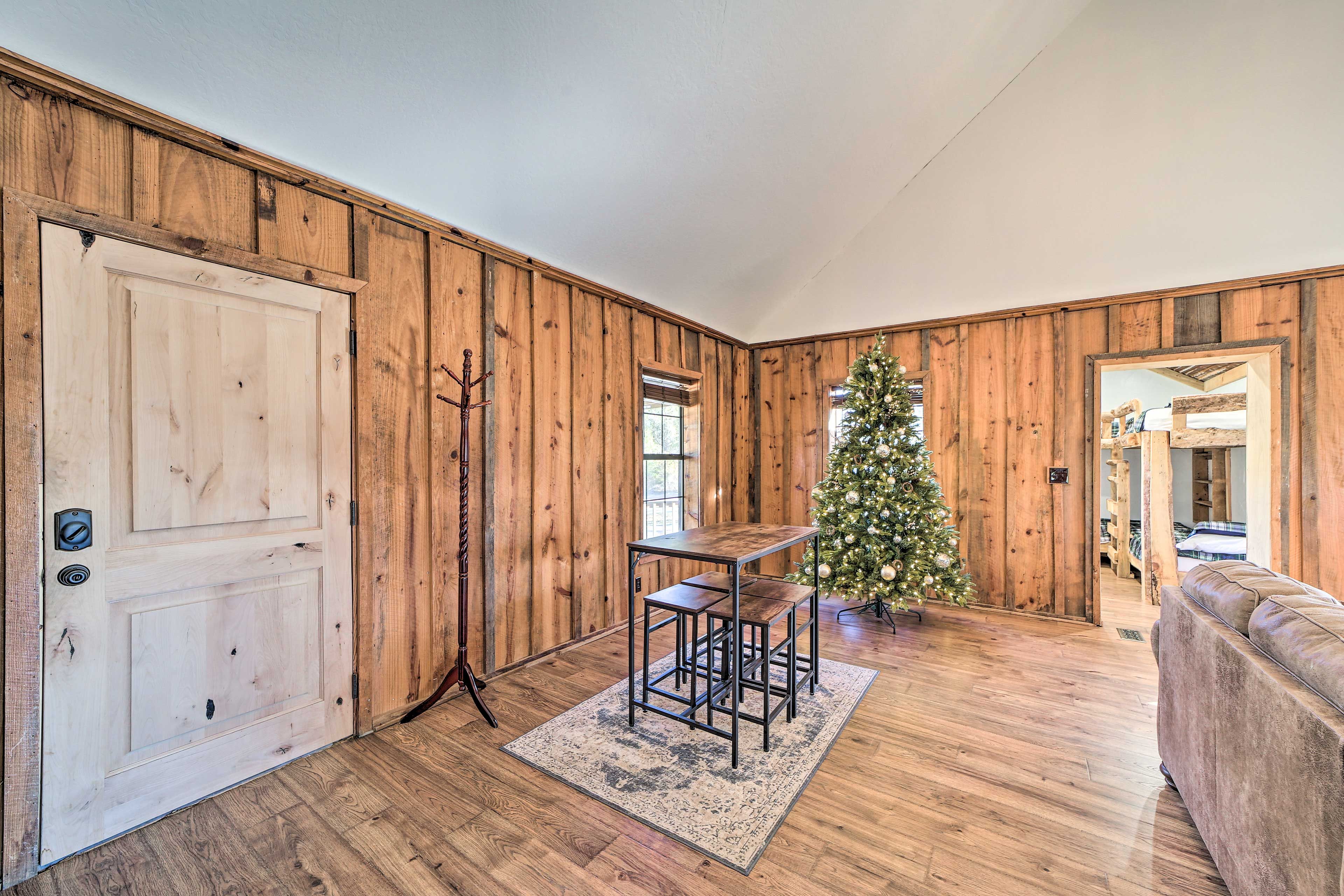 Dining Area | Dining Table