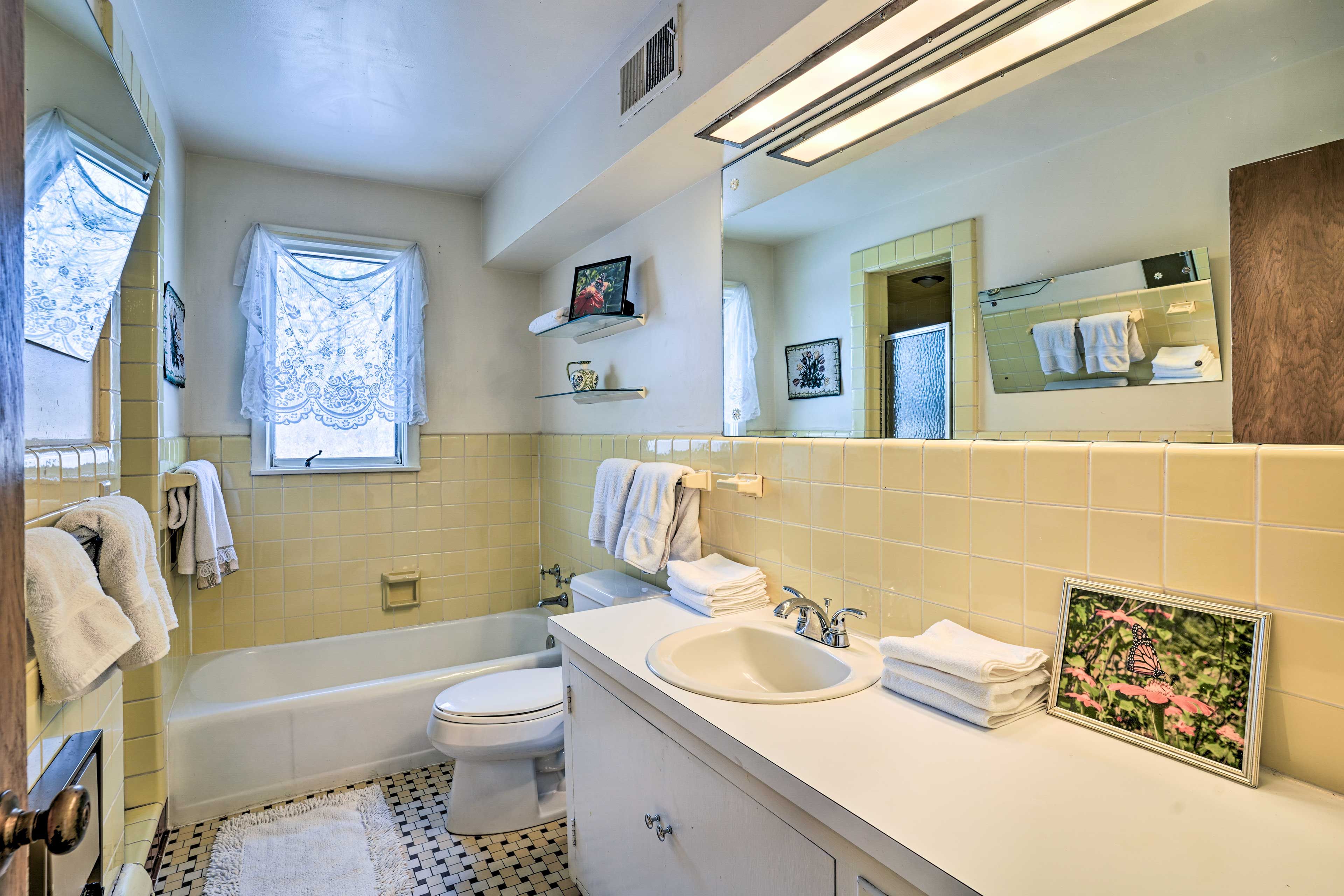 Full Bath | Towels Provided | Hair Dryer | 2nd Floor