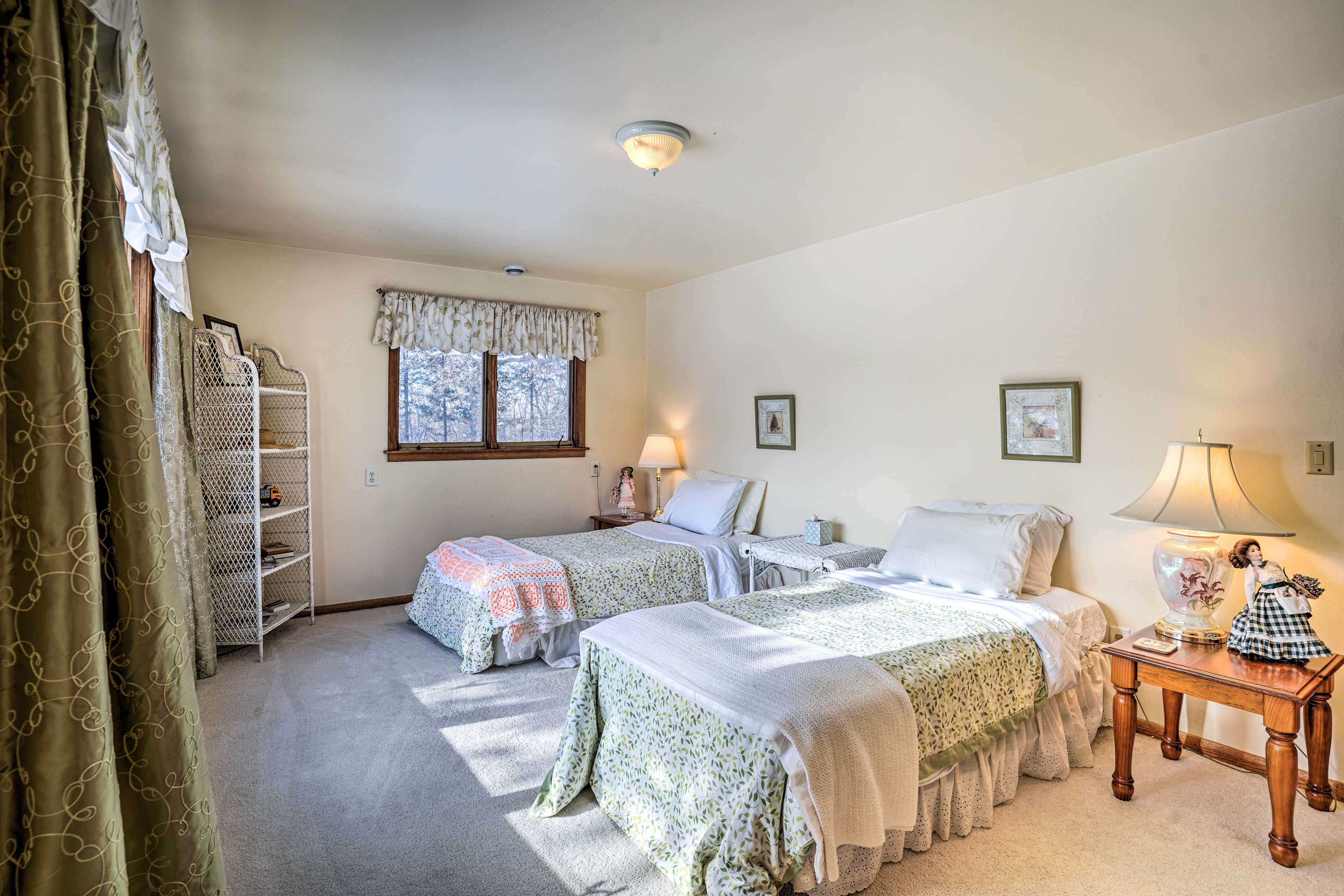 Bedroom 2 | 2 Twin Beds | 2nd Floor