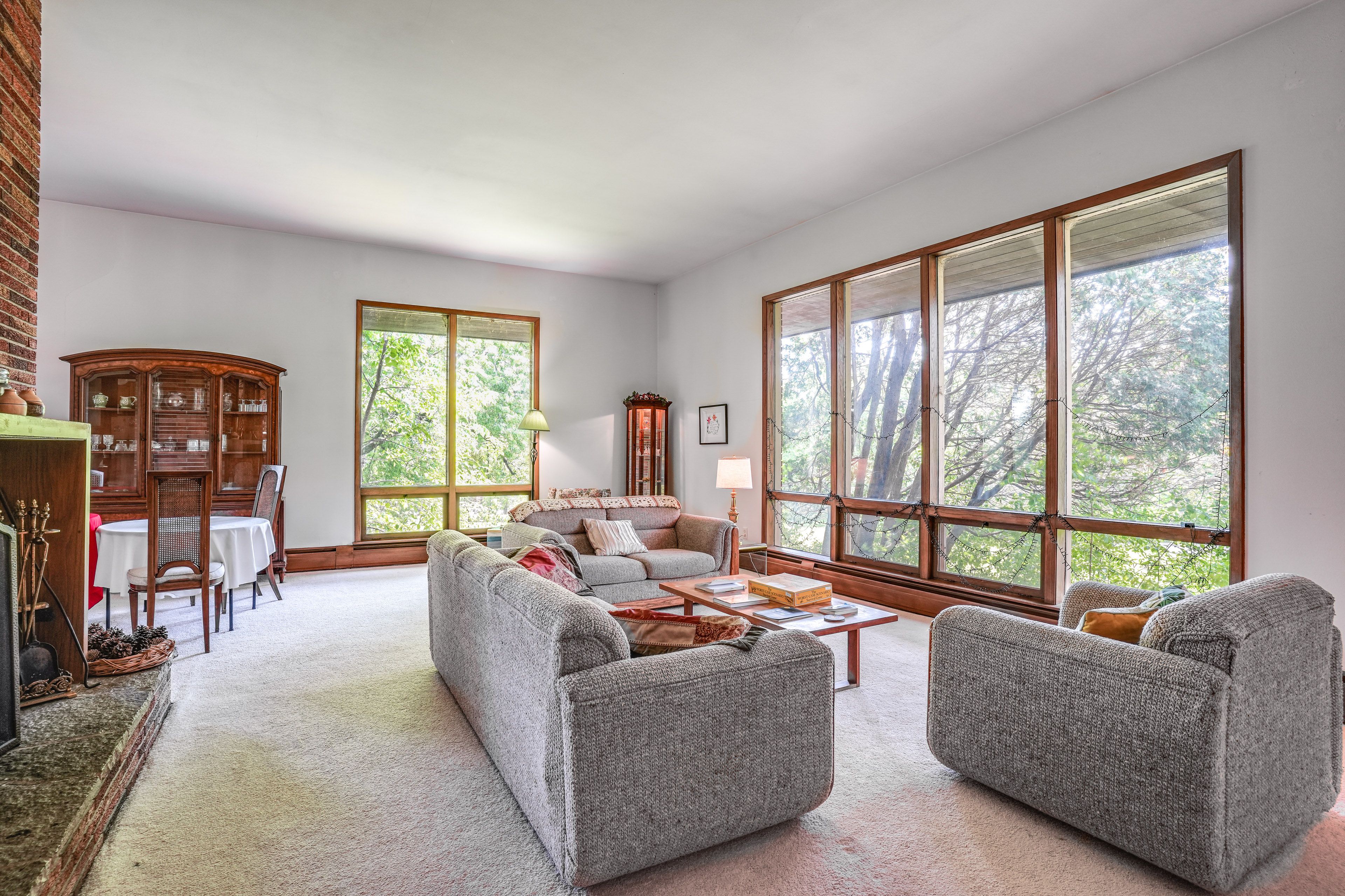 Living Room | Central Heating & A/C | Free WiFi | 1st Floor