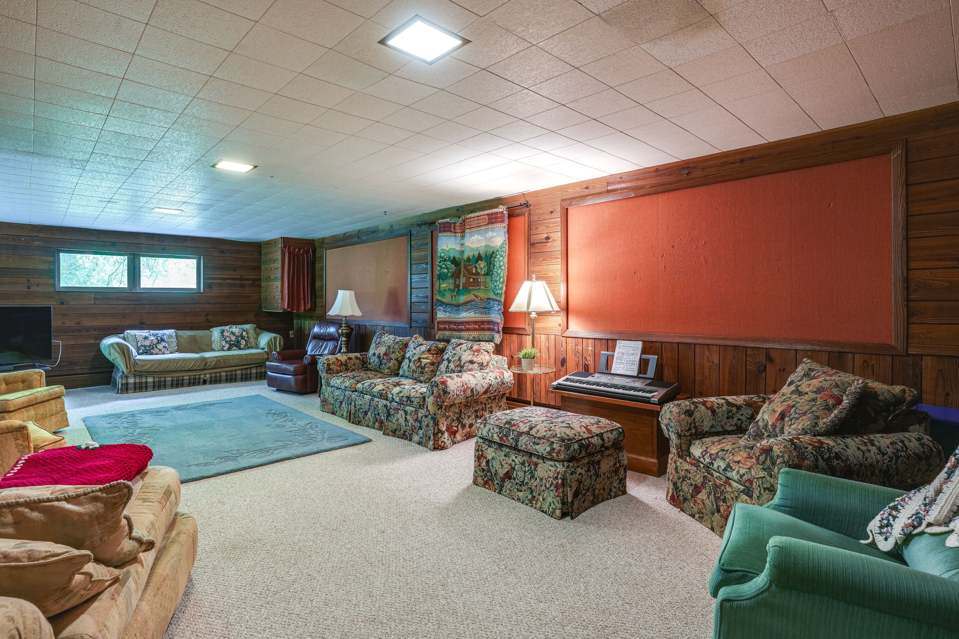 Family Room | Board Games | Wet Bar | Sleeper Sofa | 1st Floor