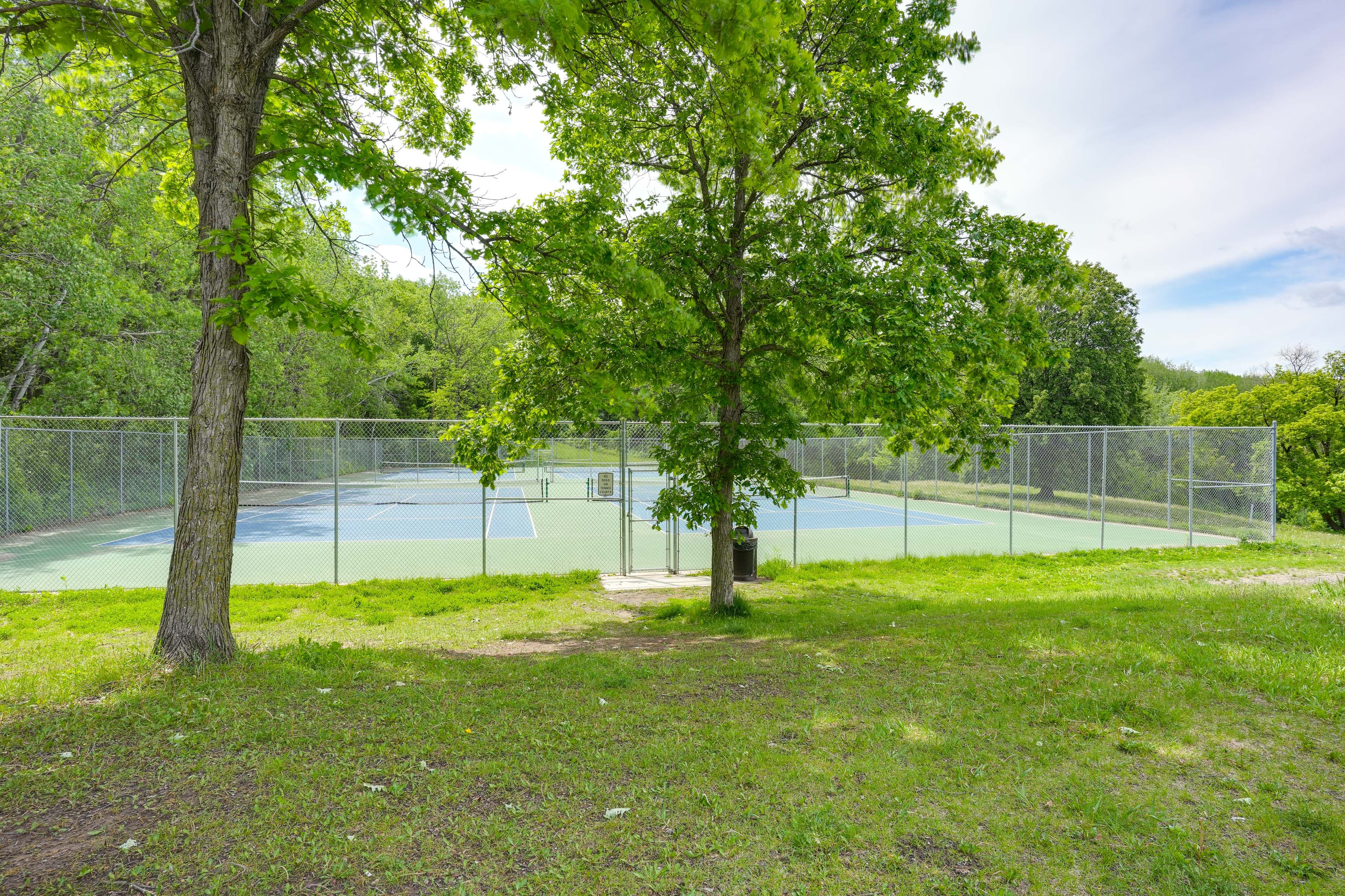 Lone Lake Park (0.6 Miles)