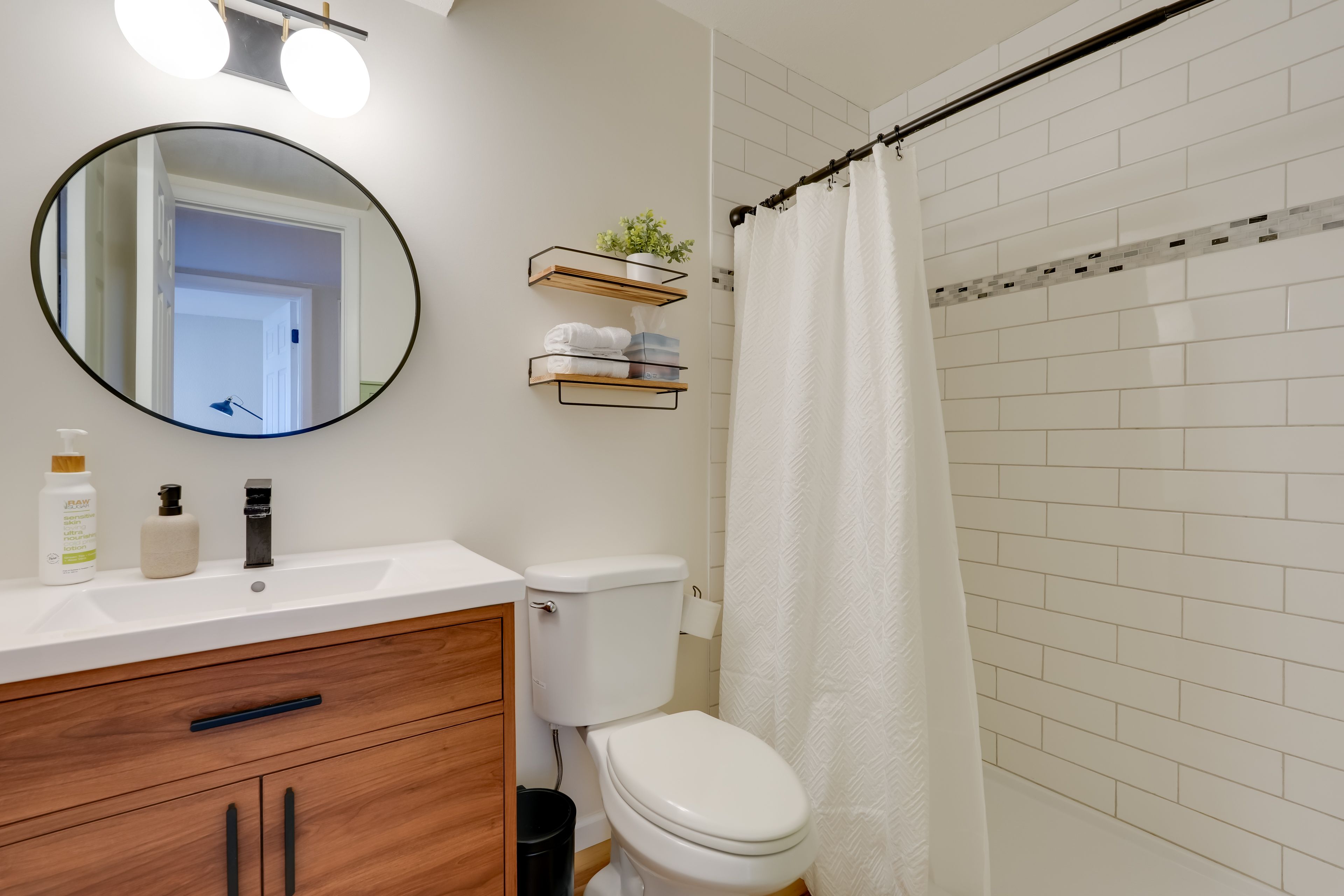 Bathroom | Towels Provided | Complimentary Toiletries
