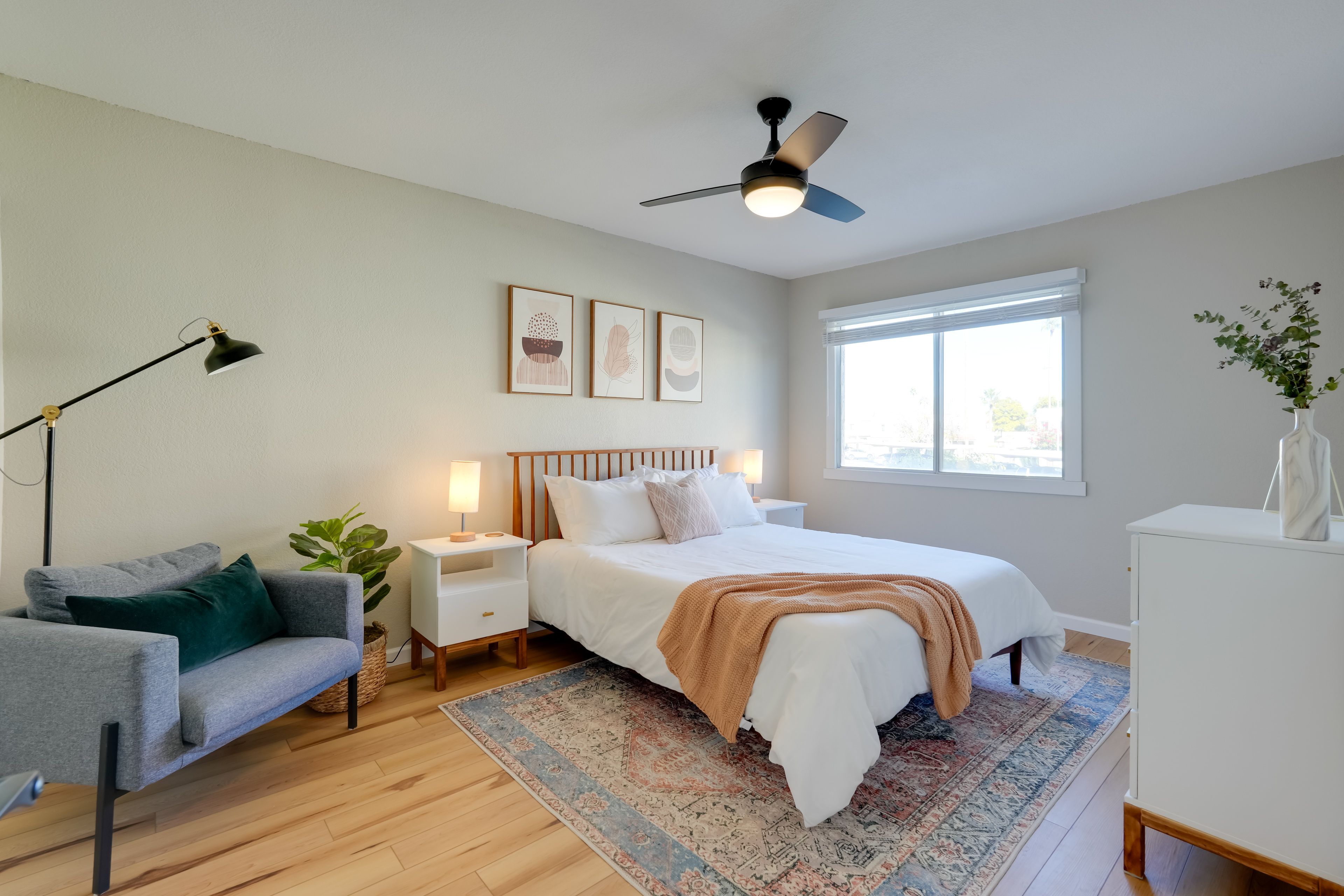 Bedroom 1 | Queen Bed