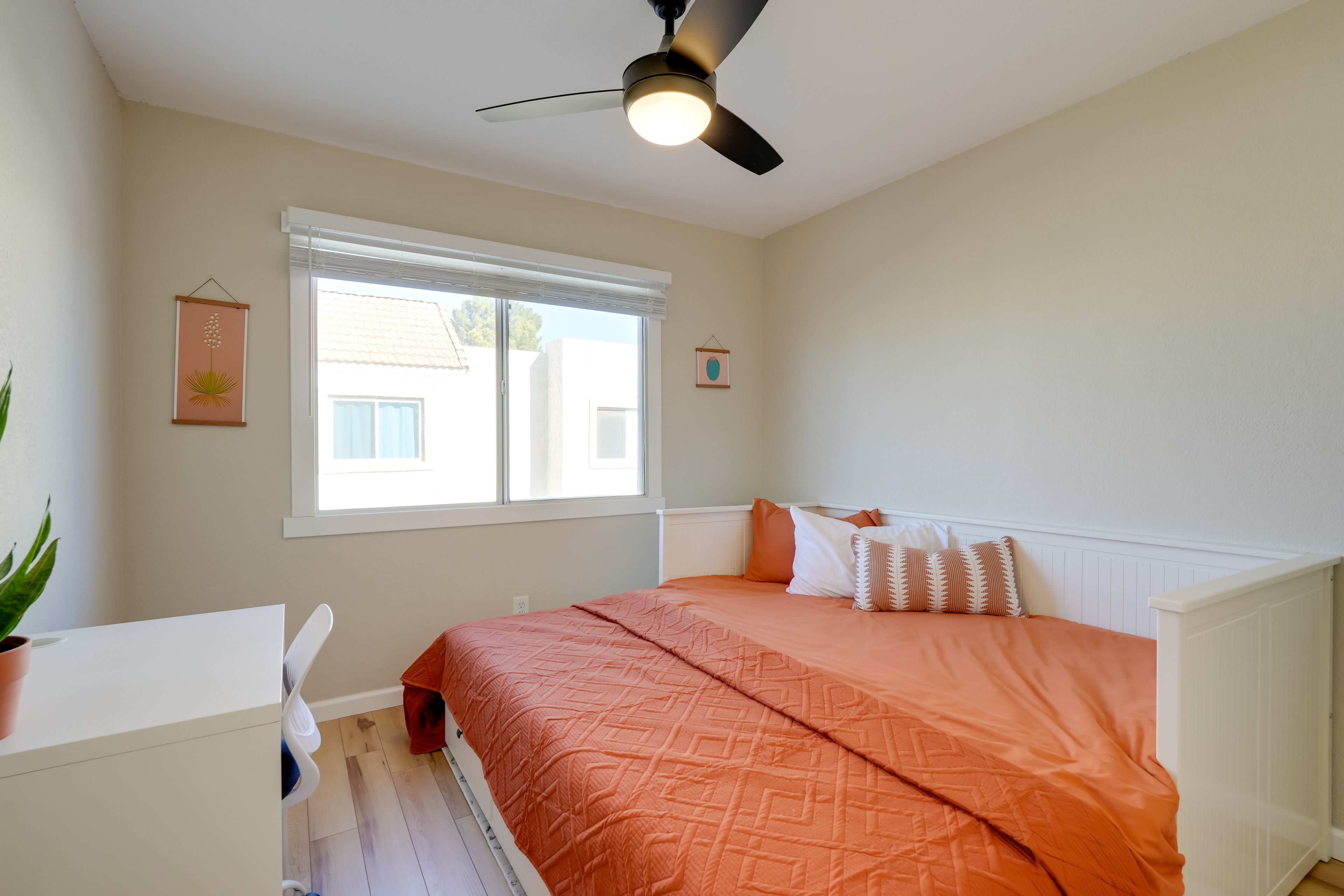 Bedroom 2 | King Daybed | Laptop-Friendly Workspace