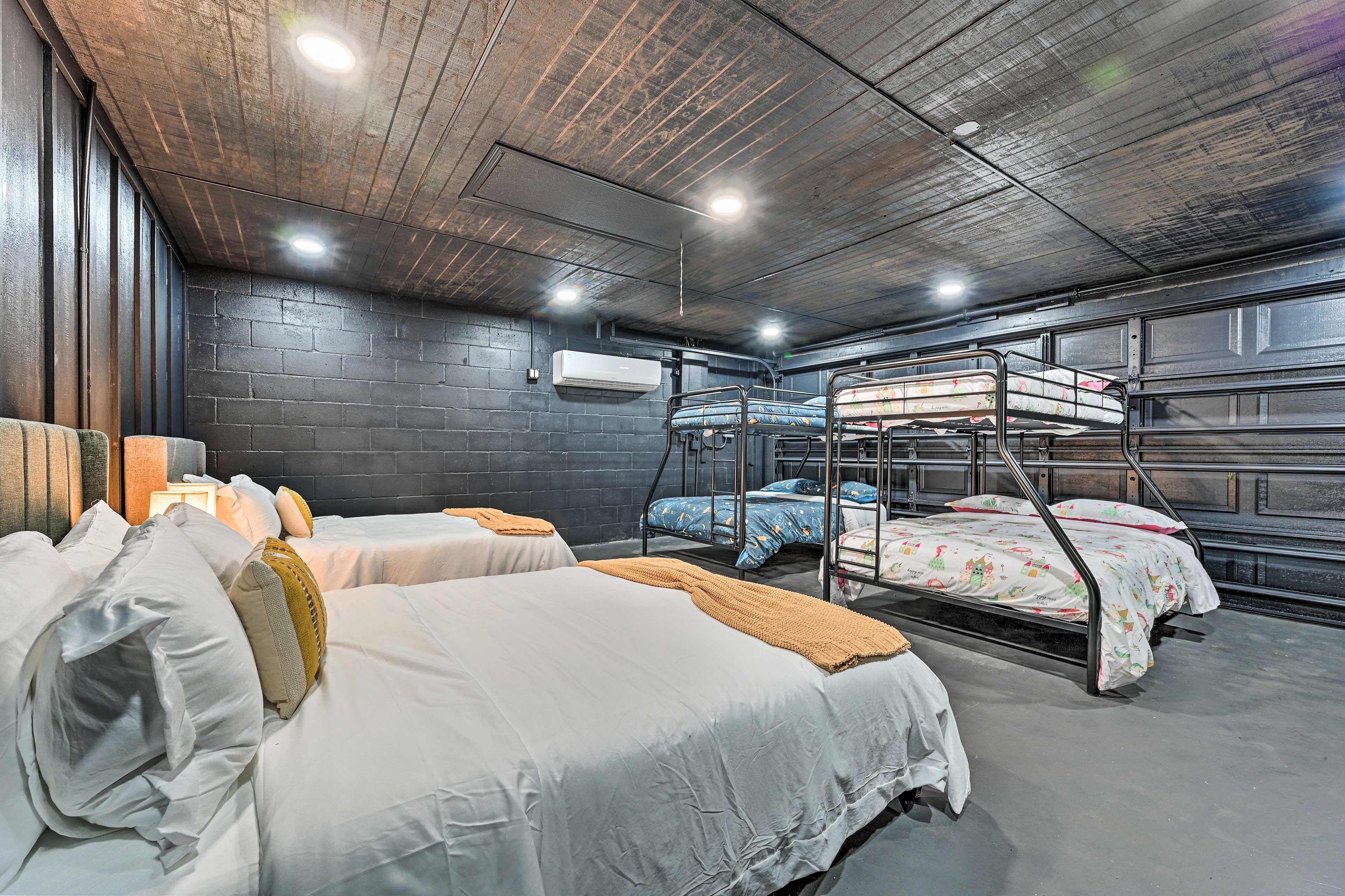 Bedroom 5 | 2 Queen Beds | 2 Twin/Full Bunk Beds
