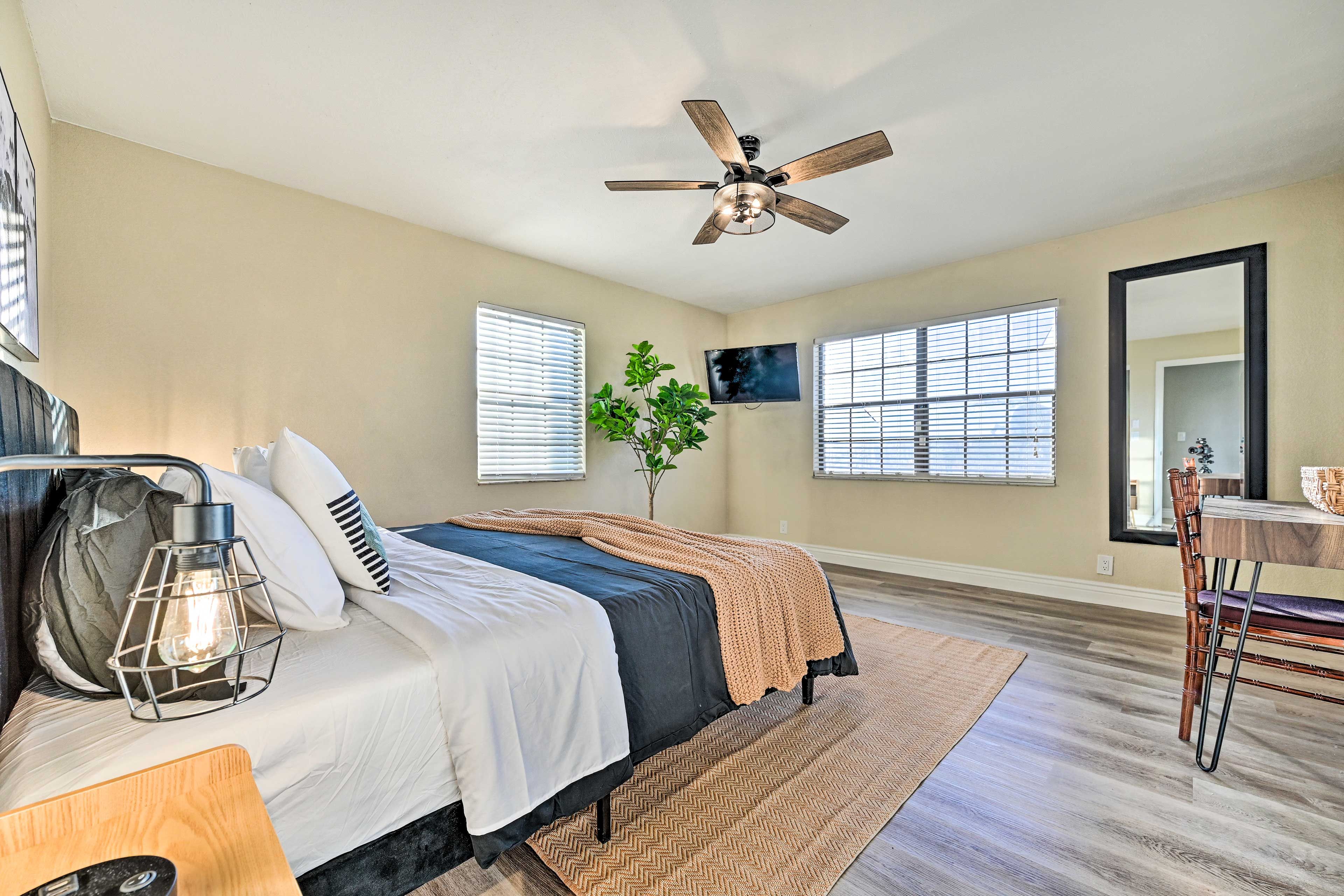 Bedroom 1 | King Bed | En-Suite Bathroom