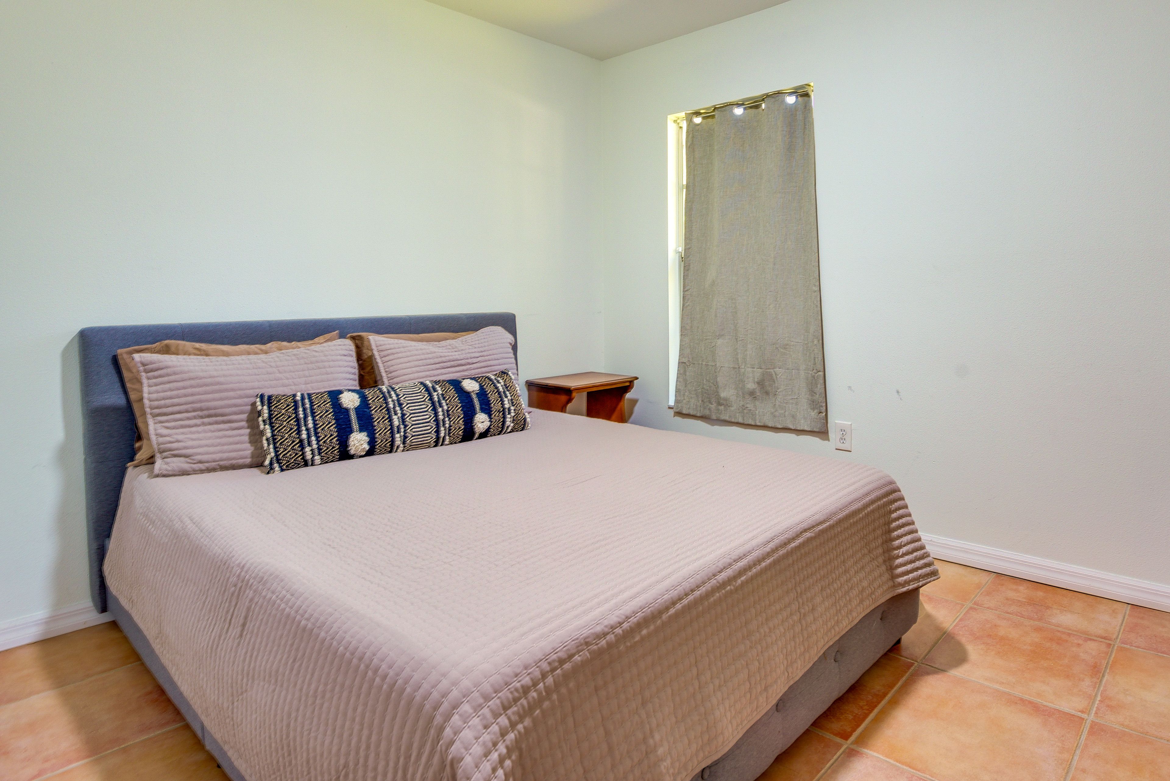 Bedroom 3 | Queen Bed
