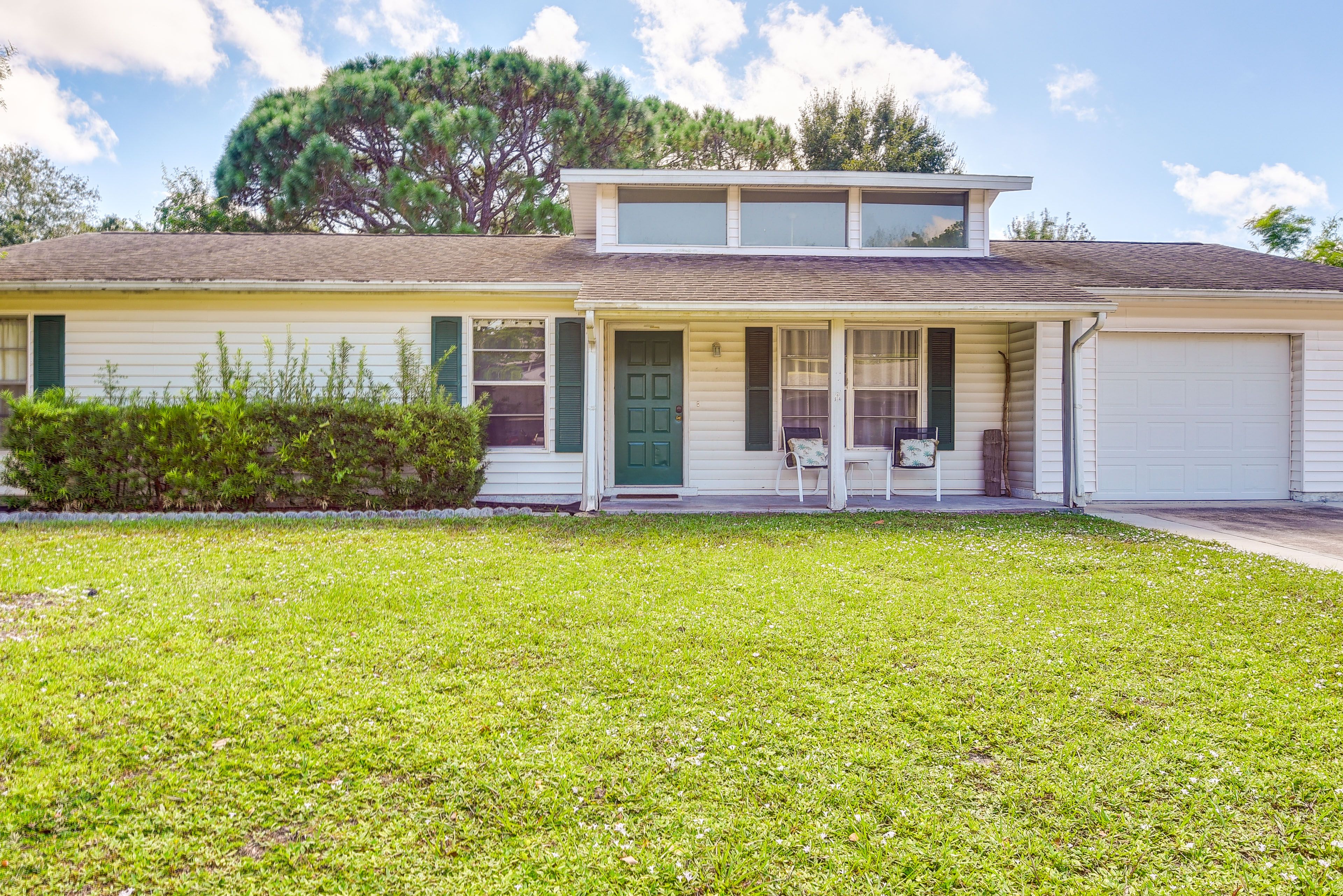 Sarasota Vacation Rental | 3BR | 2BA | 1,500 Sq Ft | 2 Steps to Enter